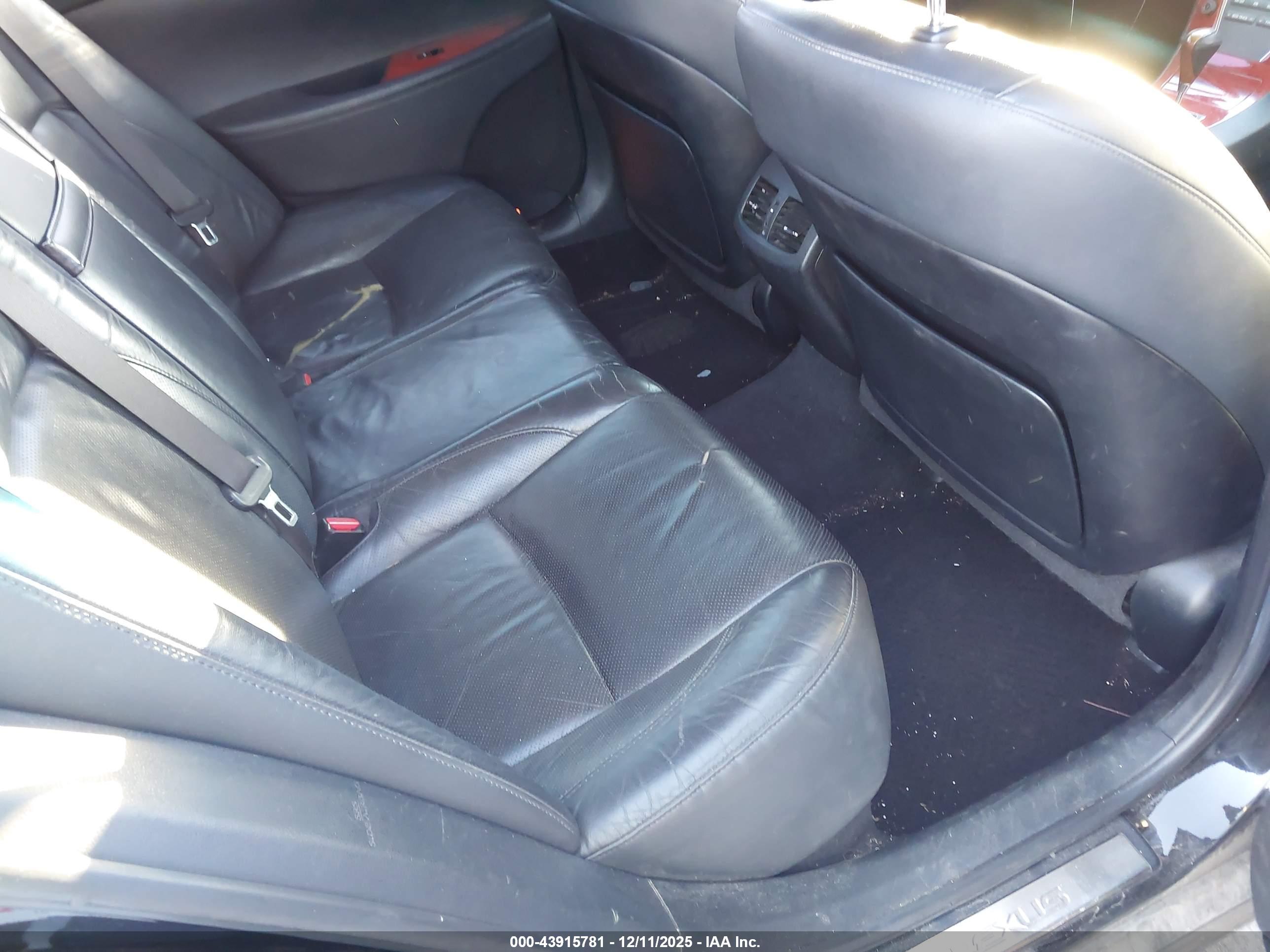LEXUS ES image 8