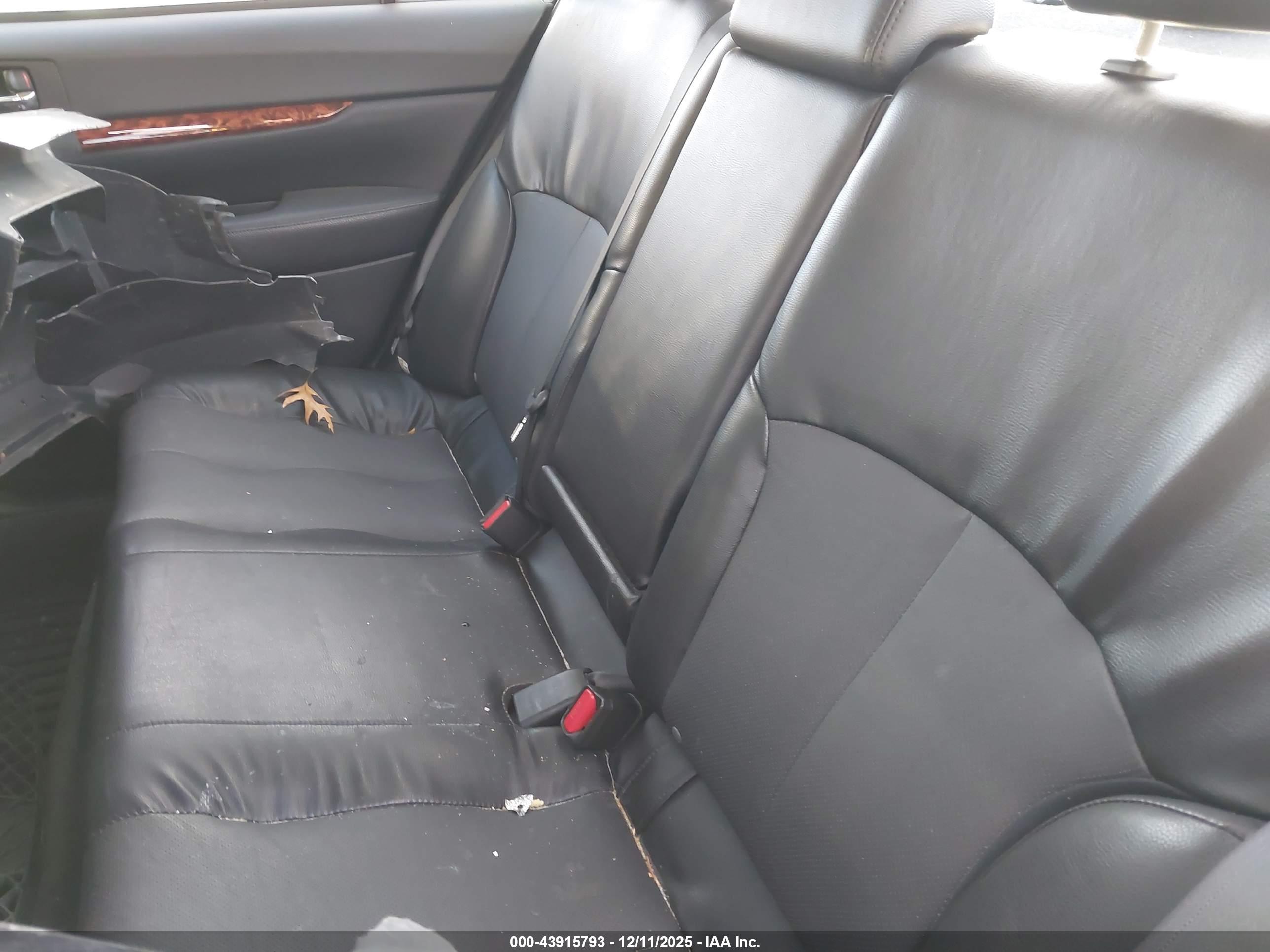 SUBARU LEGACY image 8