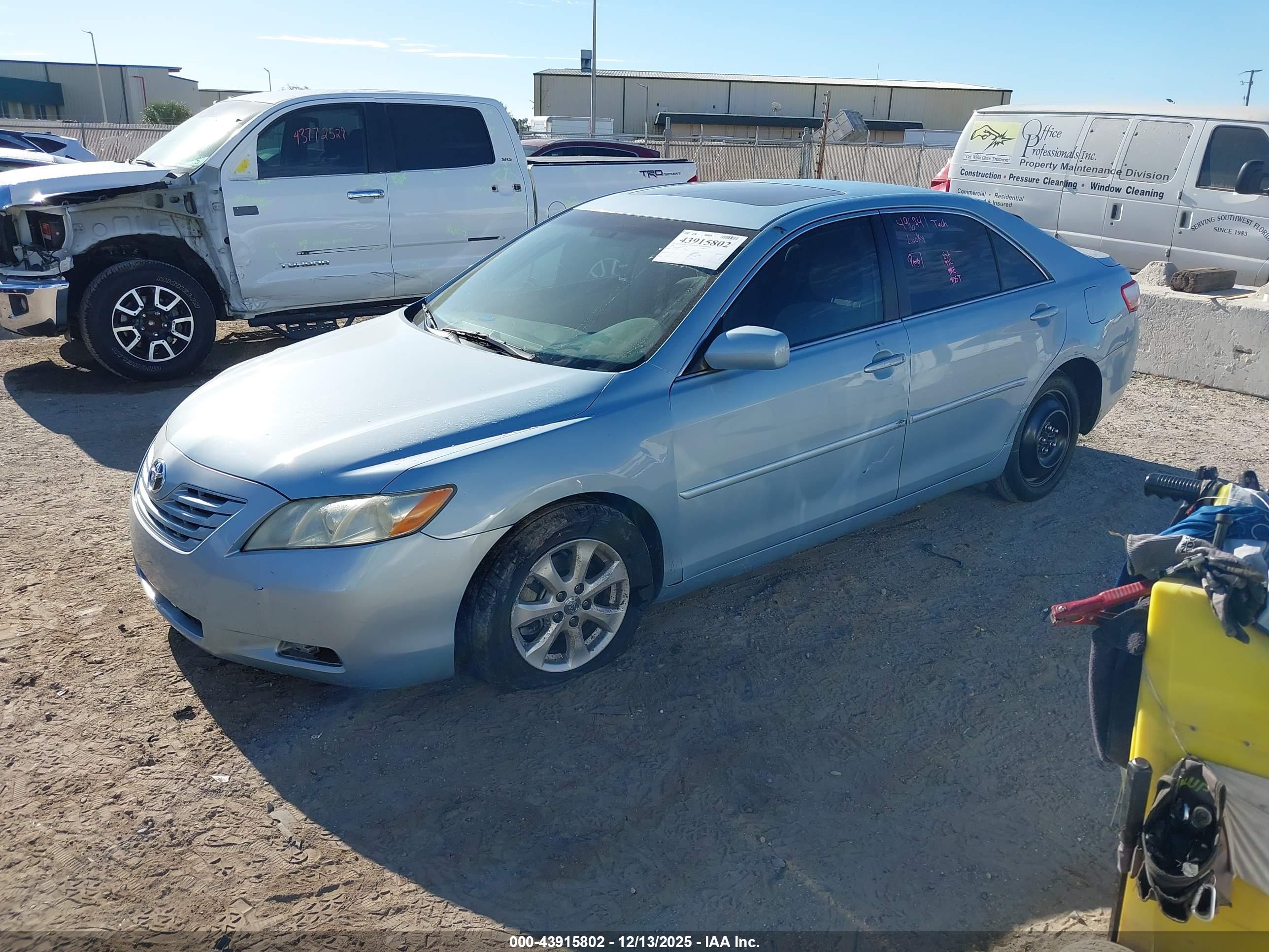 TOYOTA CAMRY image 2
