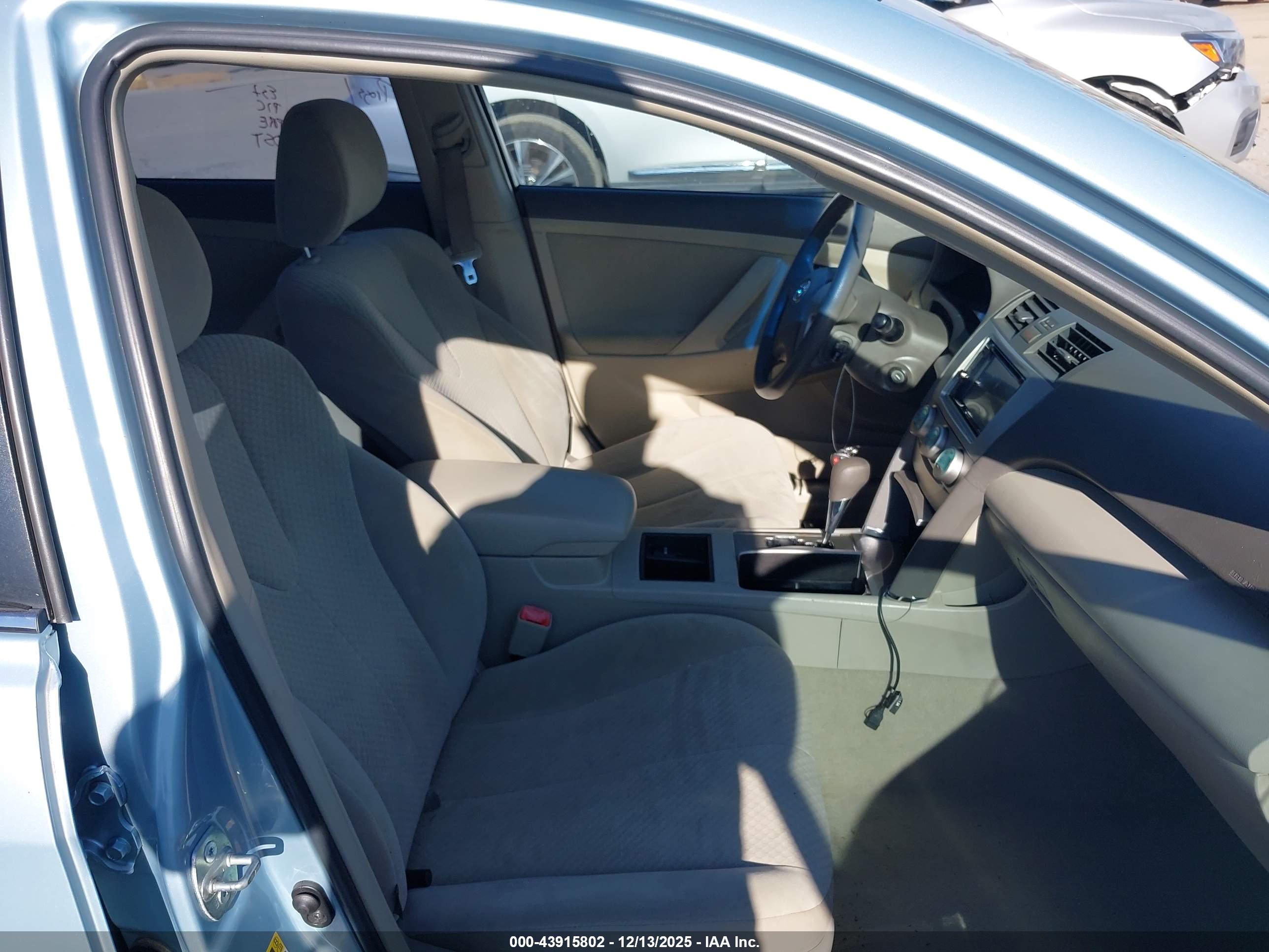 TOYOTA CAMRY image 5