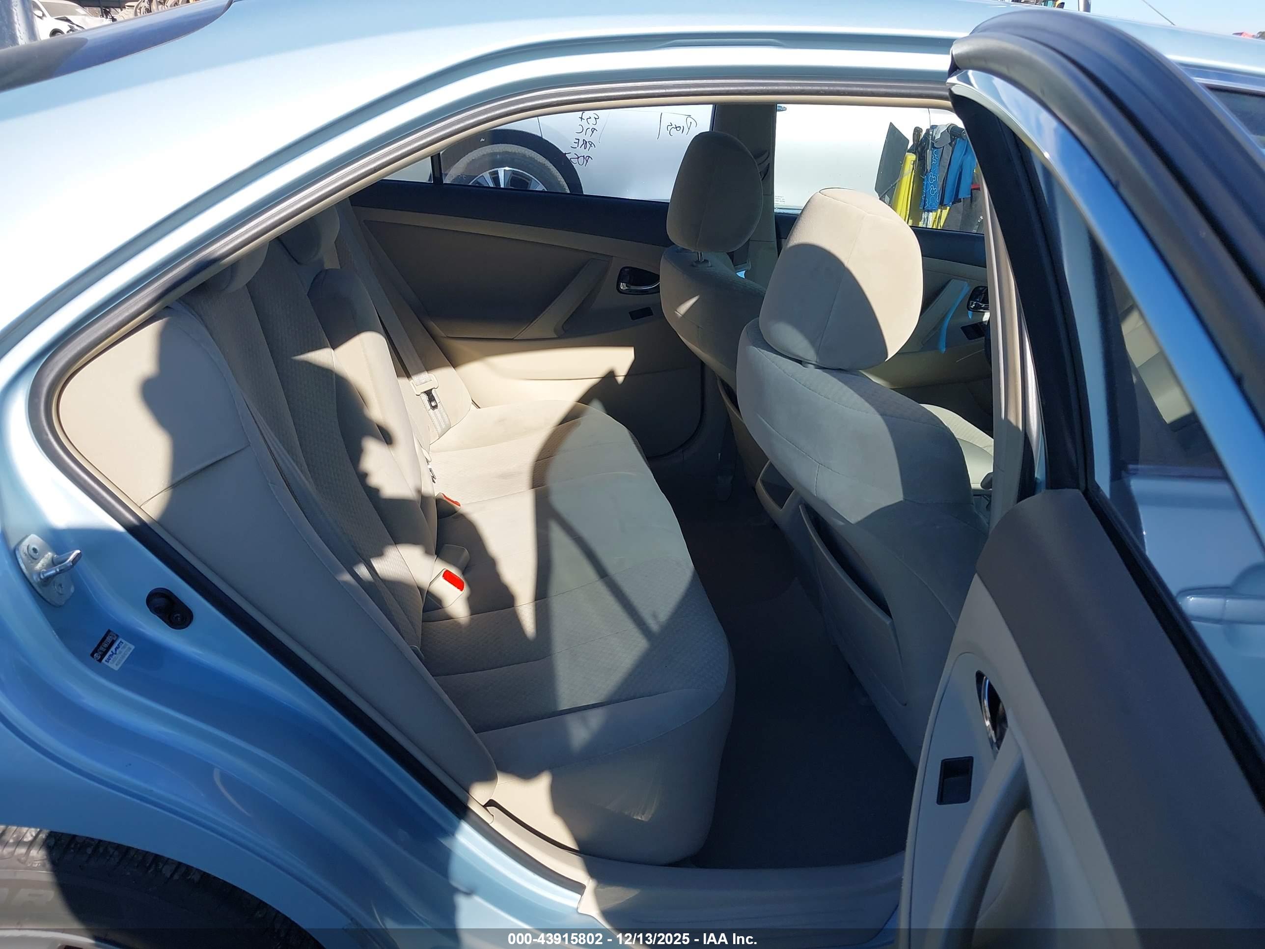 TOYOTA CAMRY image 8