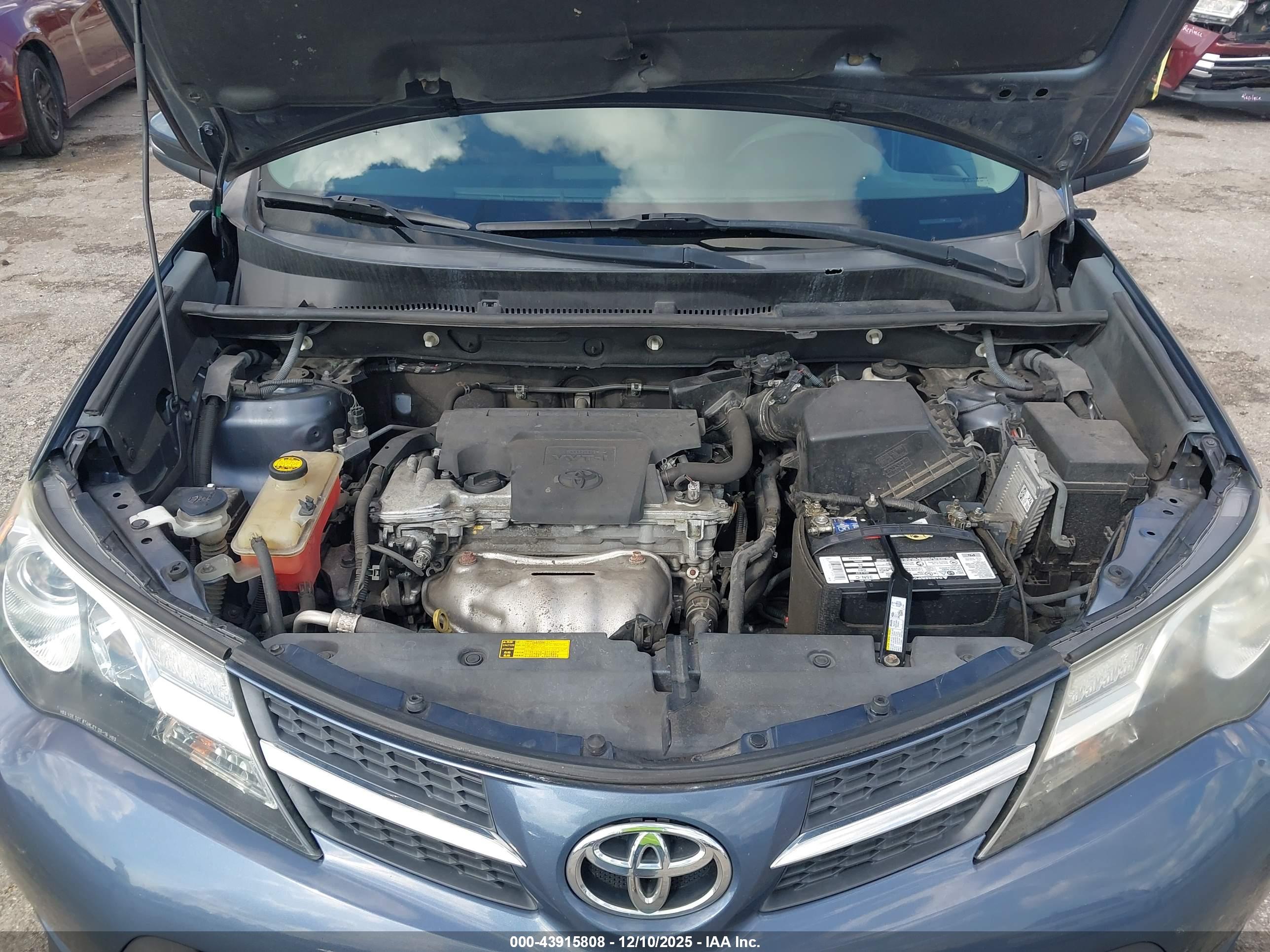 TOYOTA RAV4 image 10