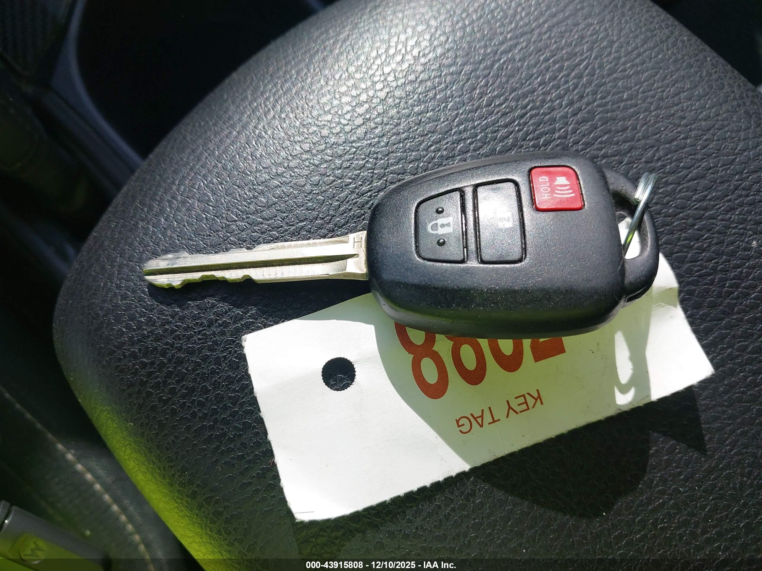 TOYOTA RAV4 image 11