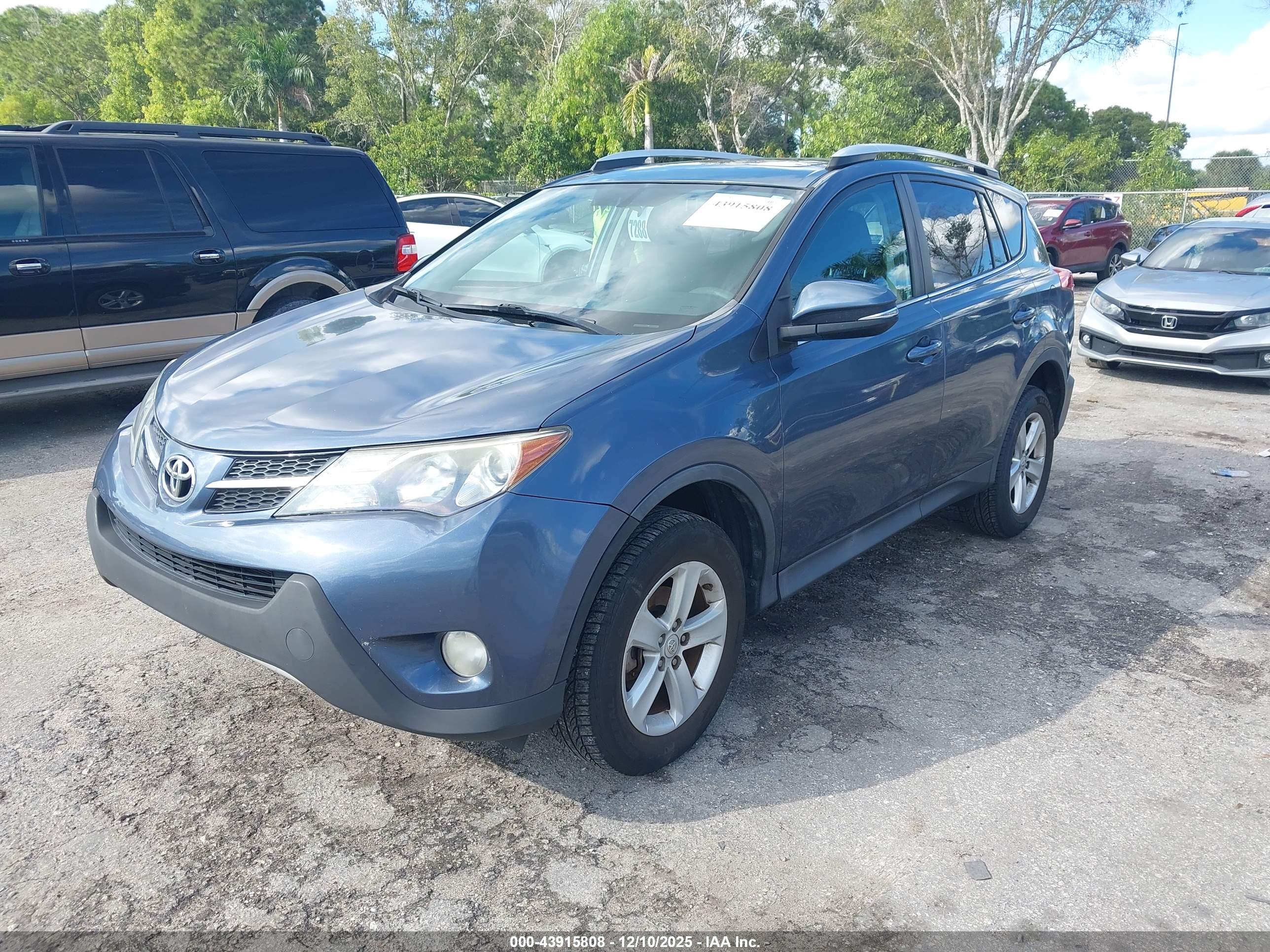 TOYOTA RAV4 image 2