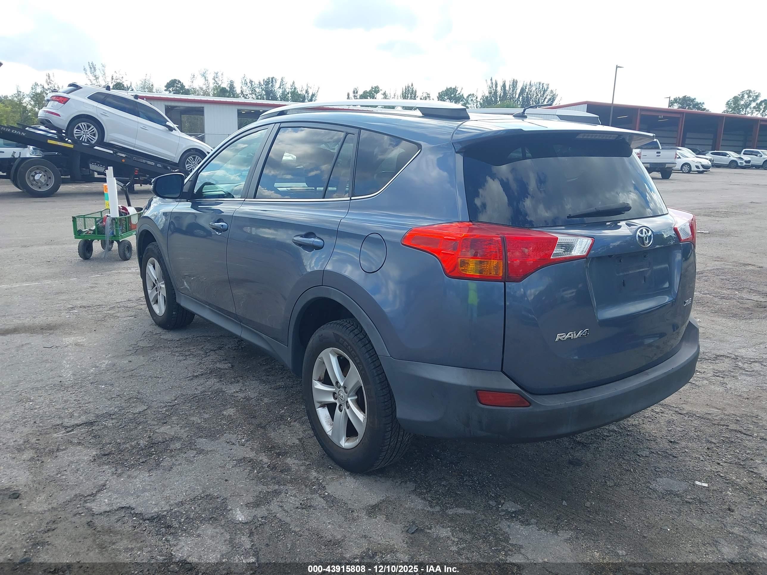 TOYOTA RAV4 image 3