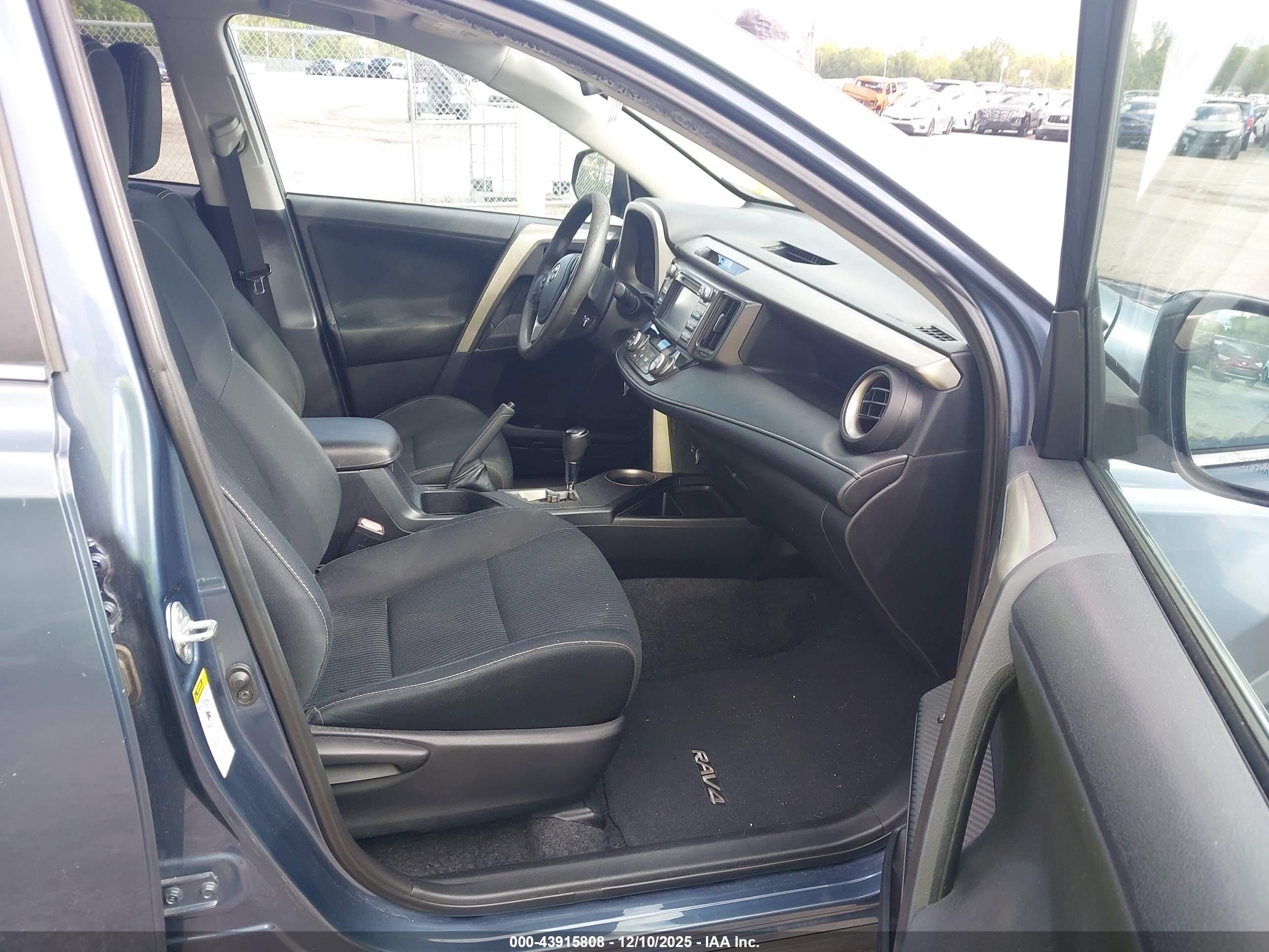 TOYOTA RAV4 image 5