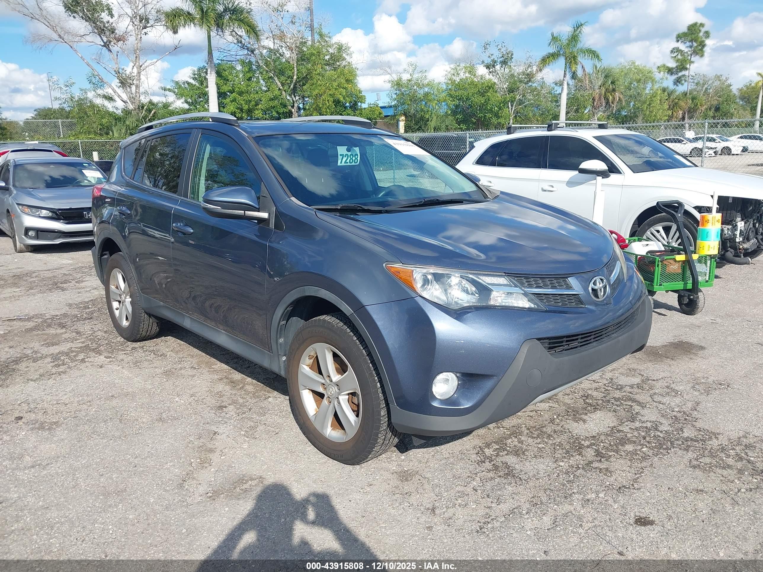 TOYOTA RAV4 image 6