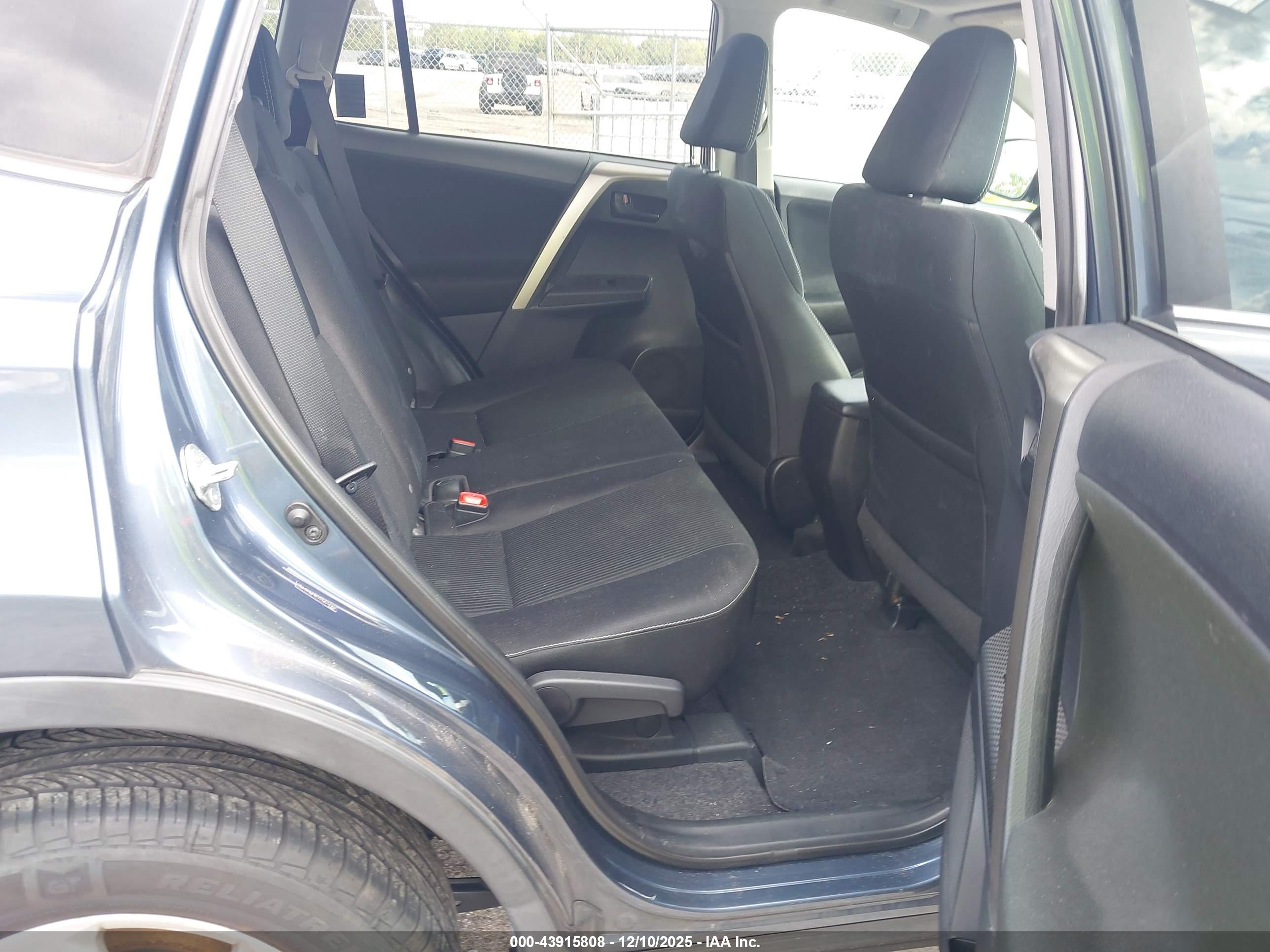 TOYOTA RAV4 image 8