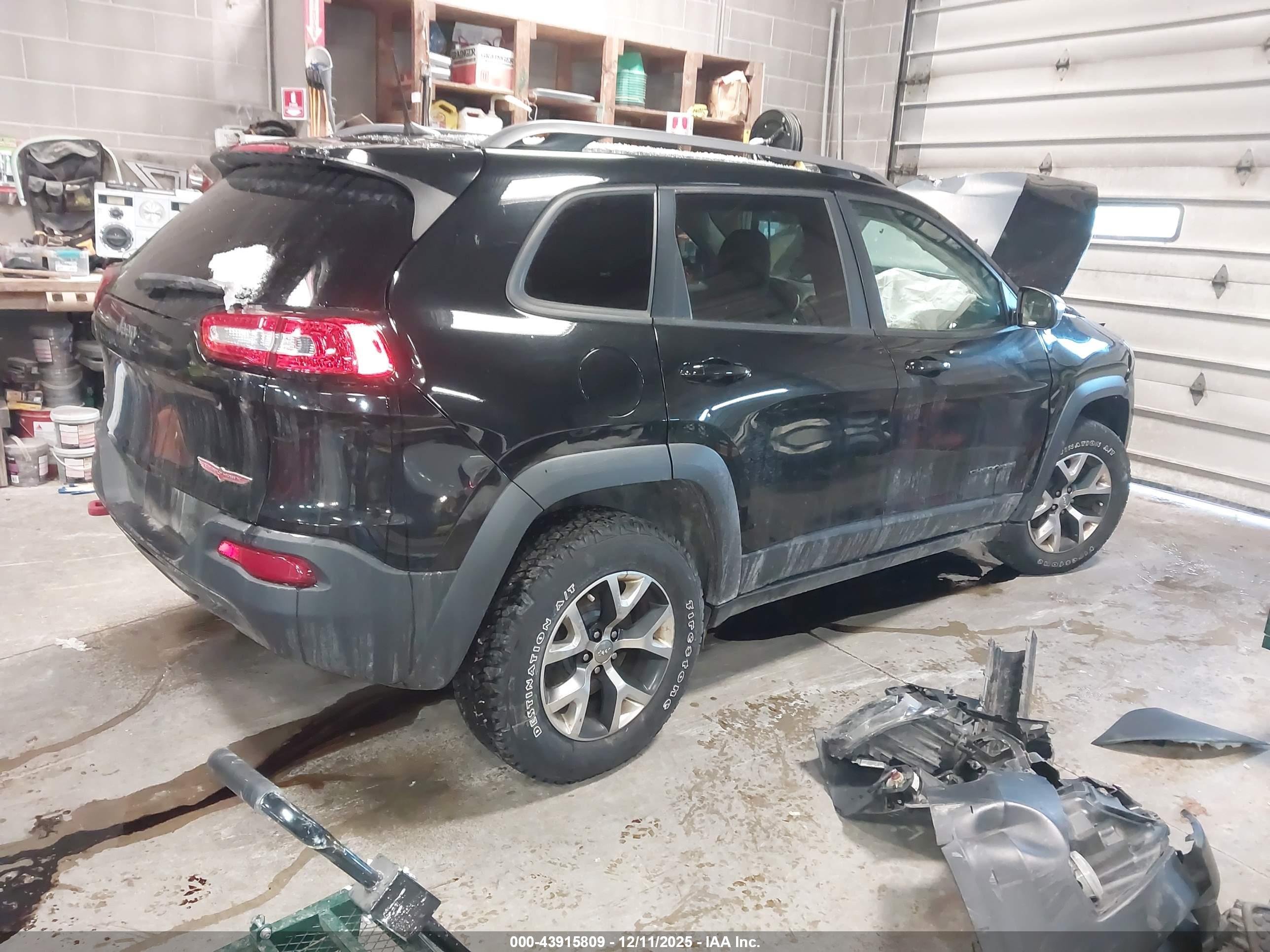 JEEP CHEROKEE image 4
