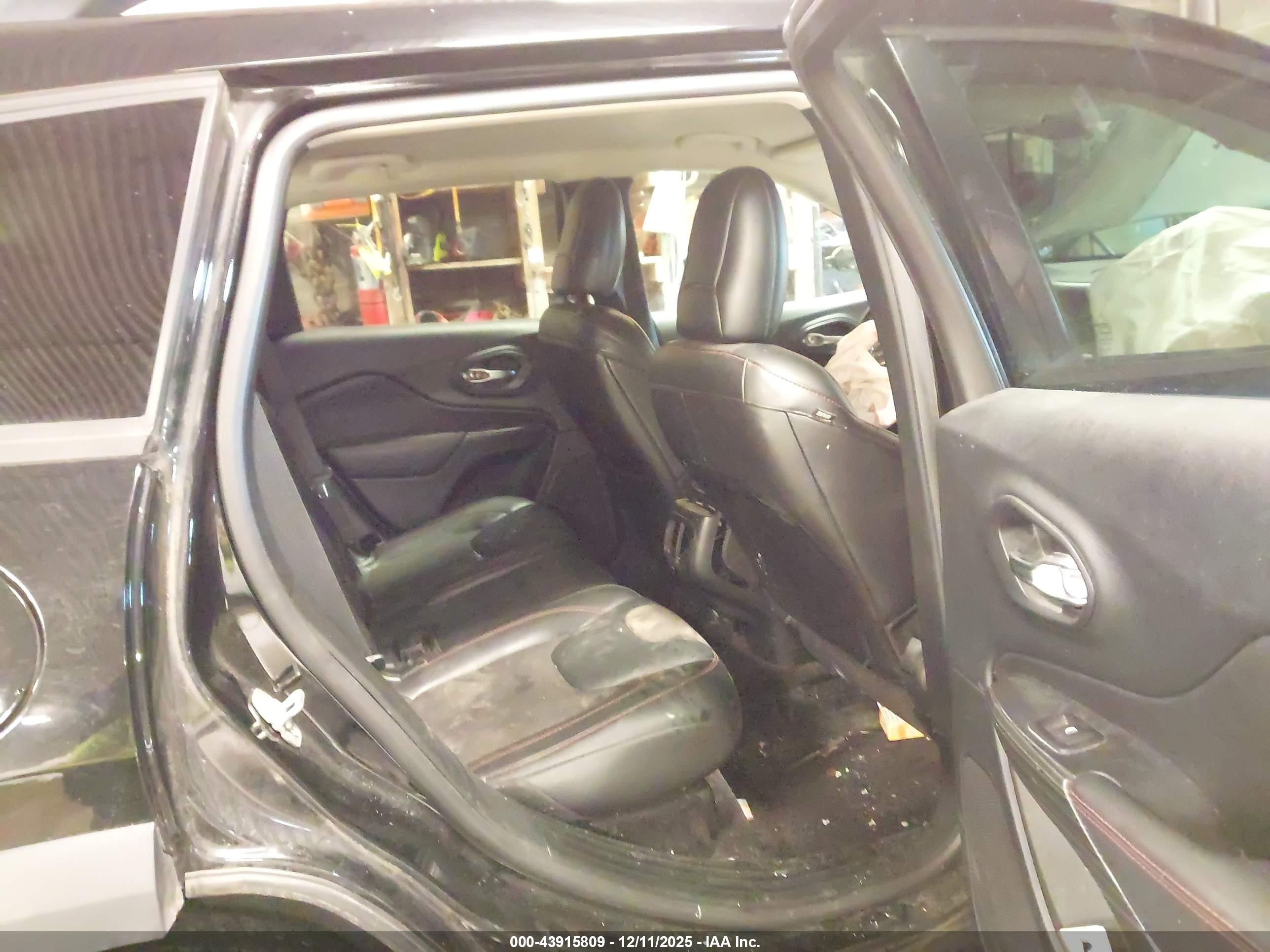 JEEP CHEROKEE image 8