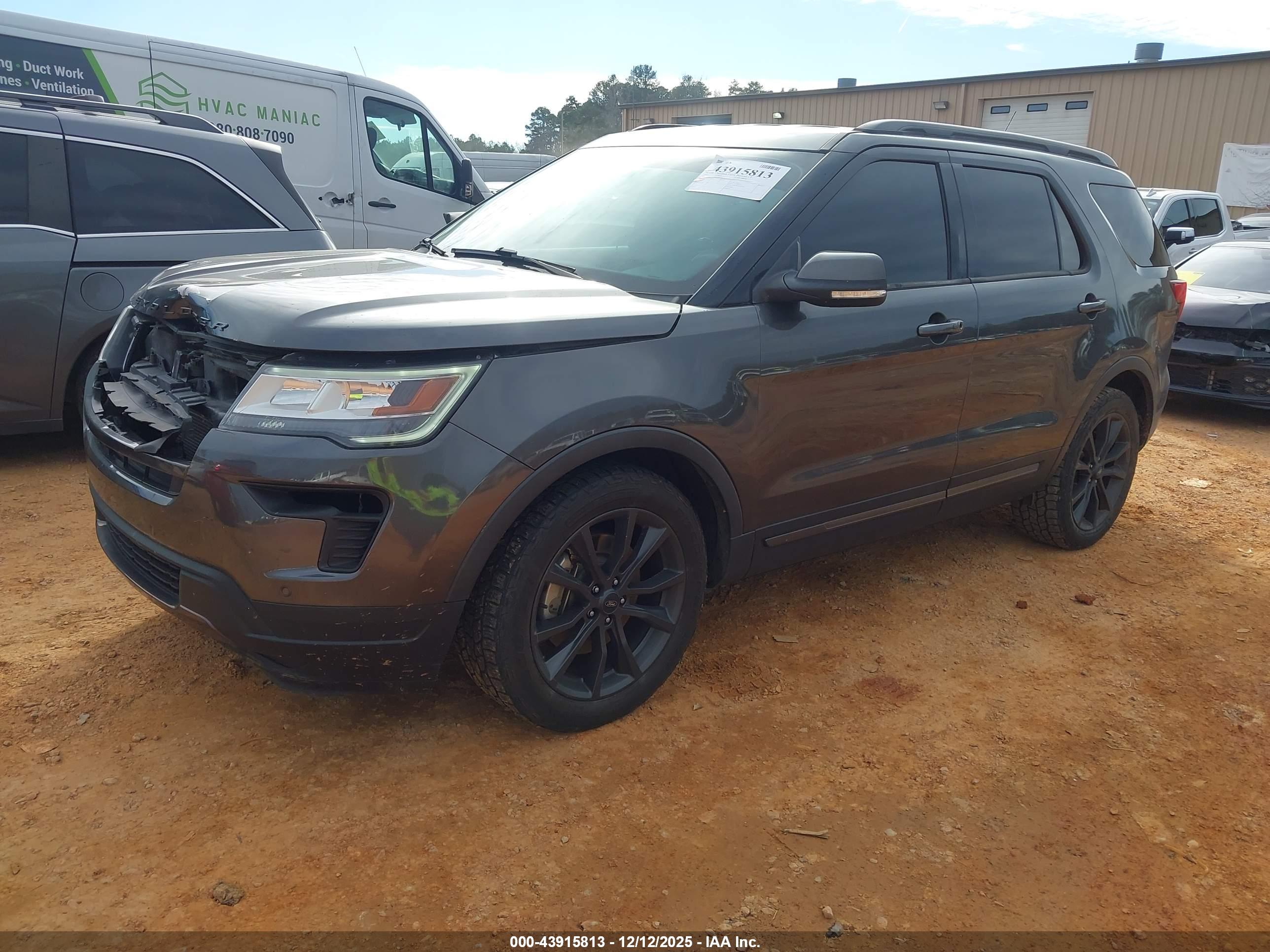 FORD EXPLORER image 2