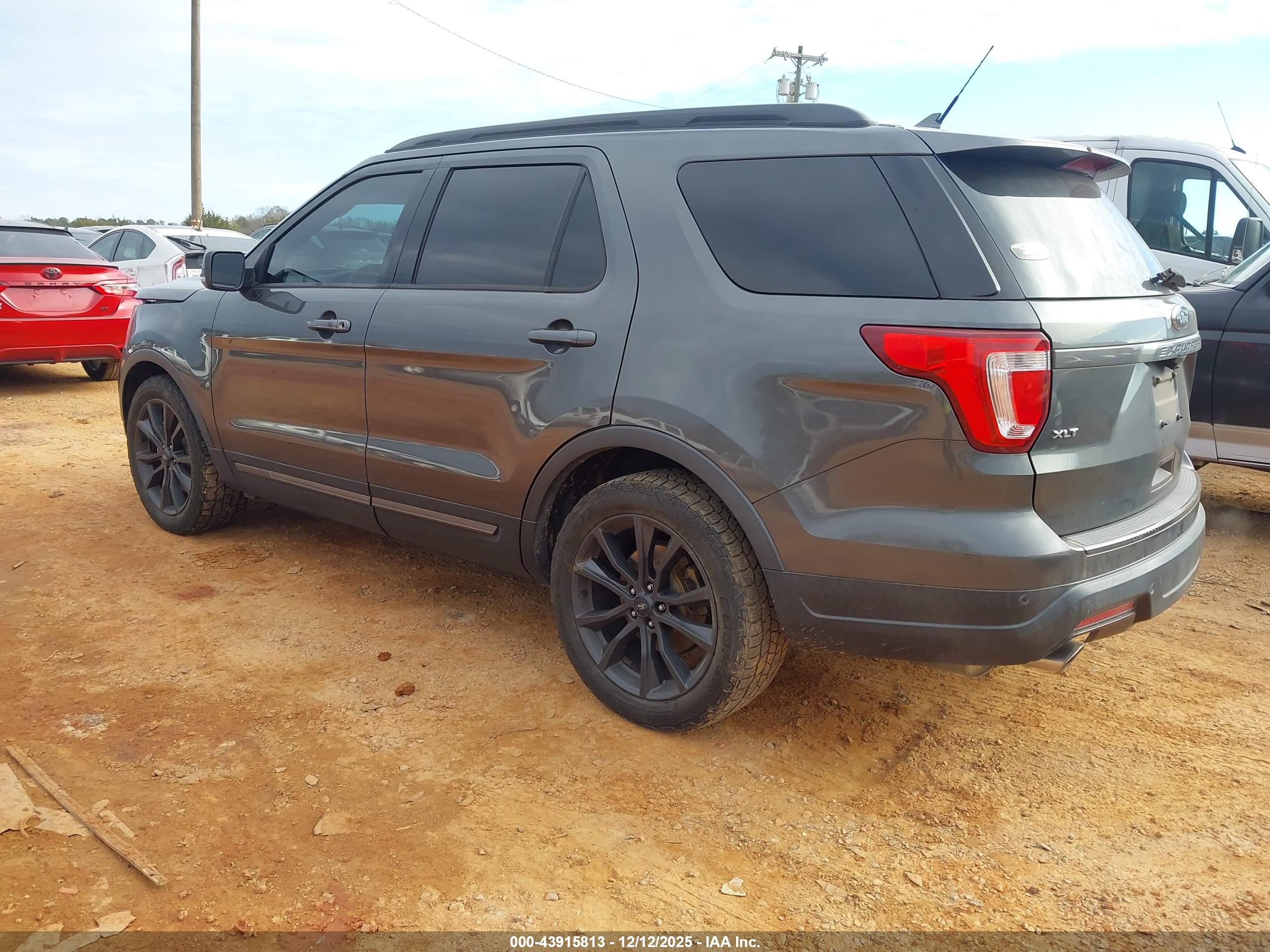 FORD EXPLORER image 3