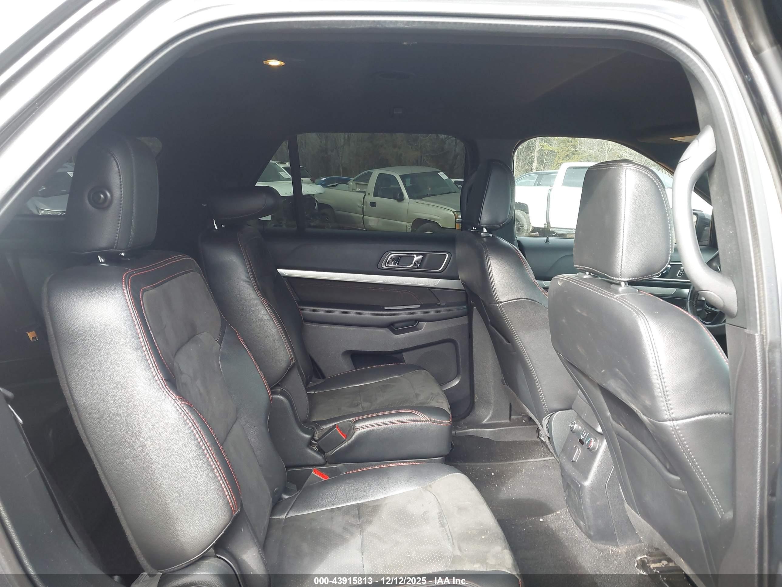 FORD EXPLORER image 8