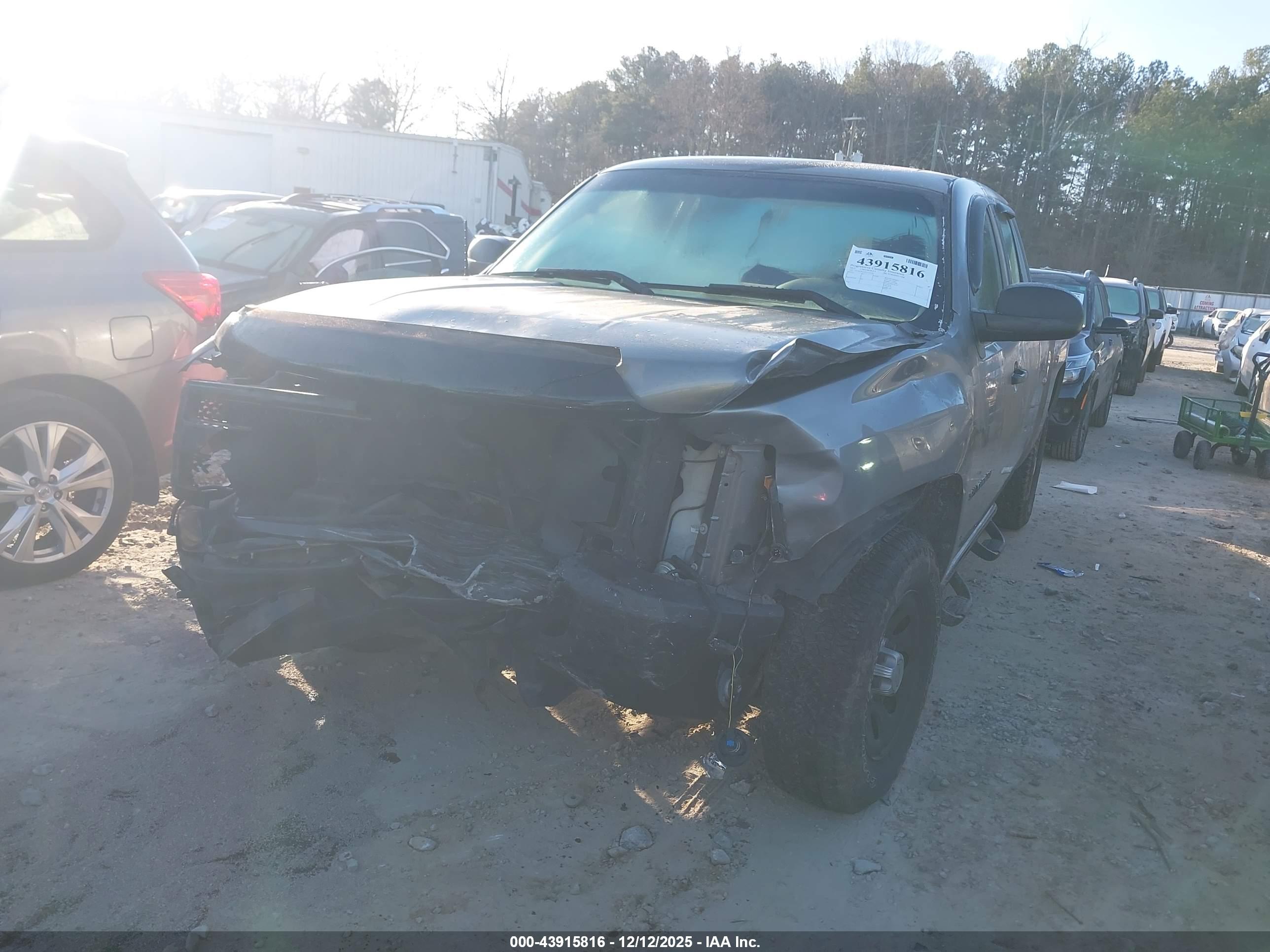 CHEVROLET SILVERADO image 2