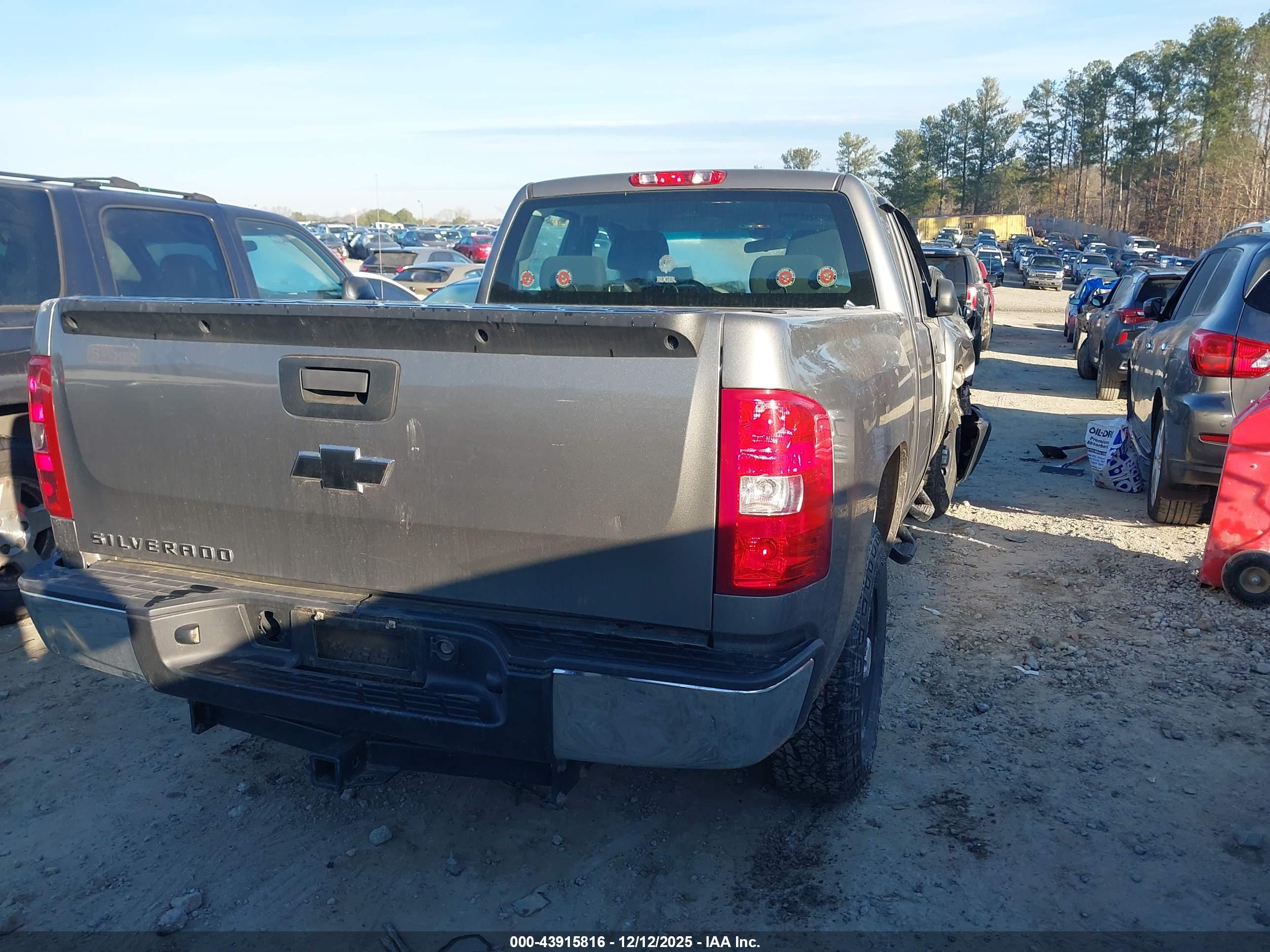 CHEVROLET SILVERADO image 4