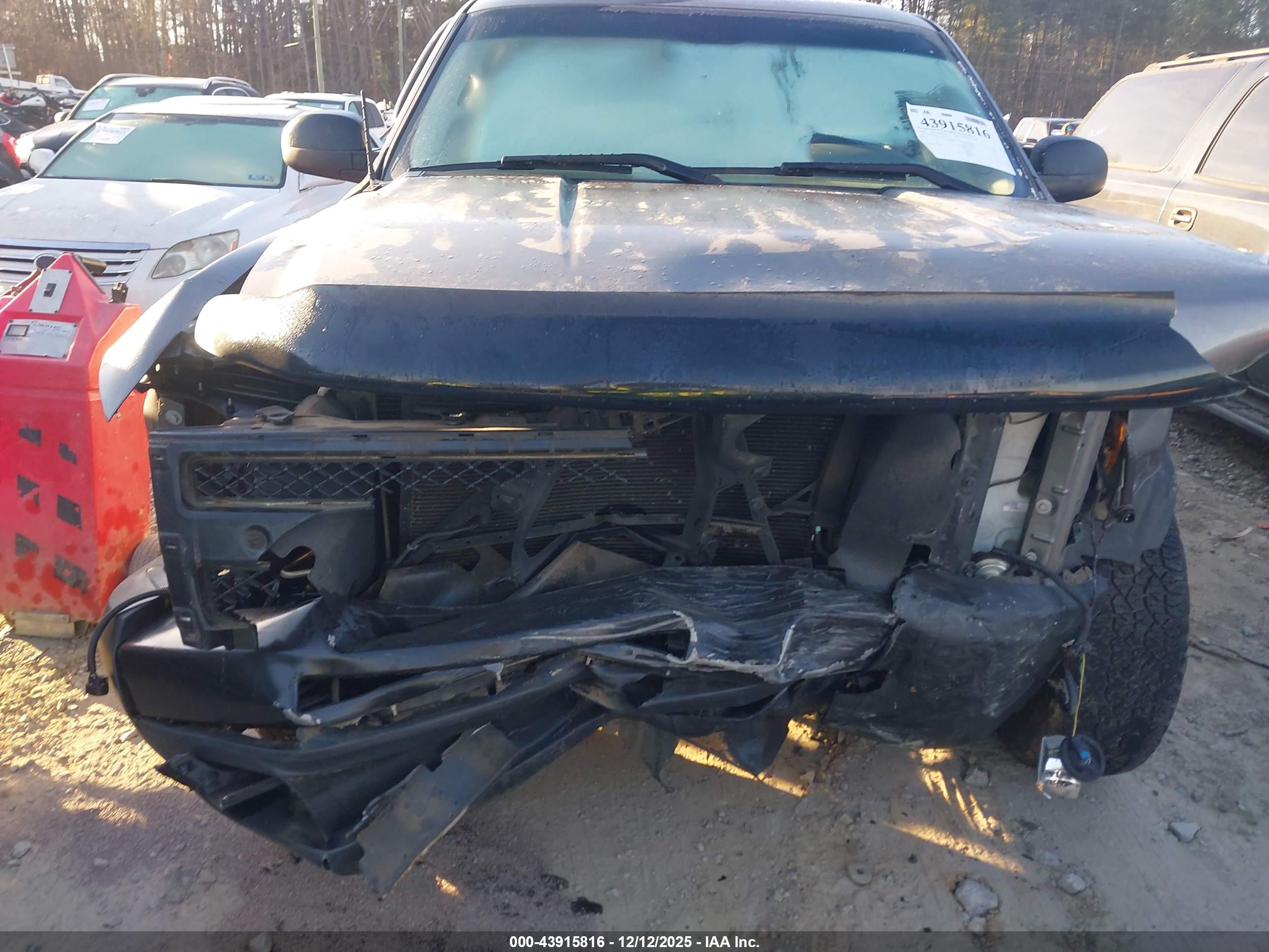 CHEVROLET SILVERADO image 6
