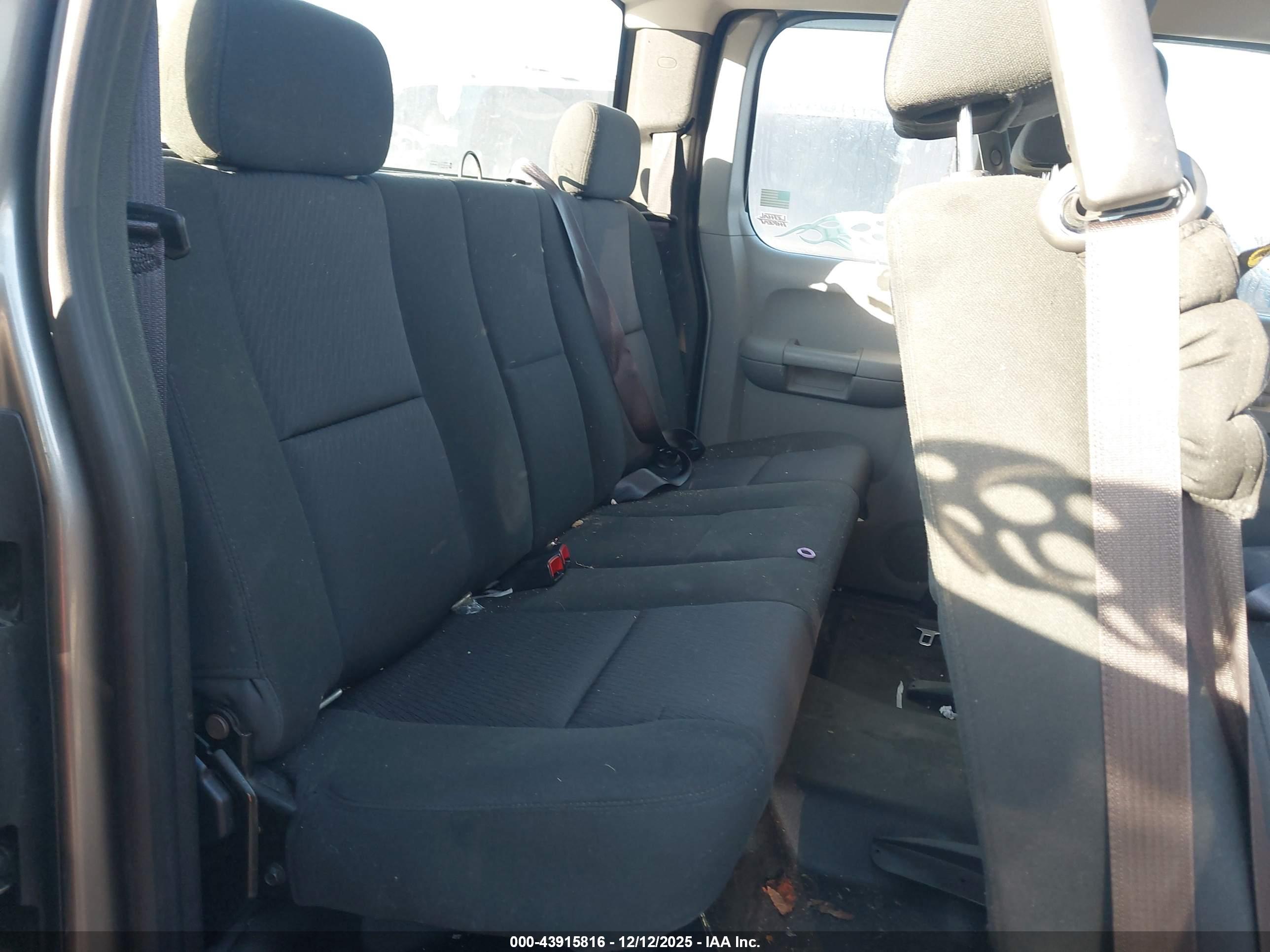CHEVROLET SILVERADO image 8