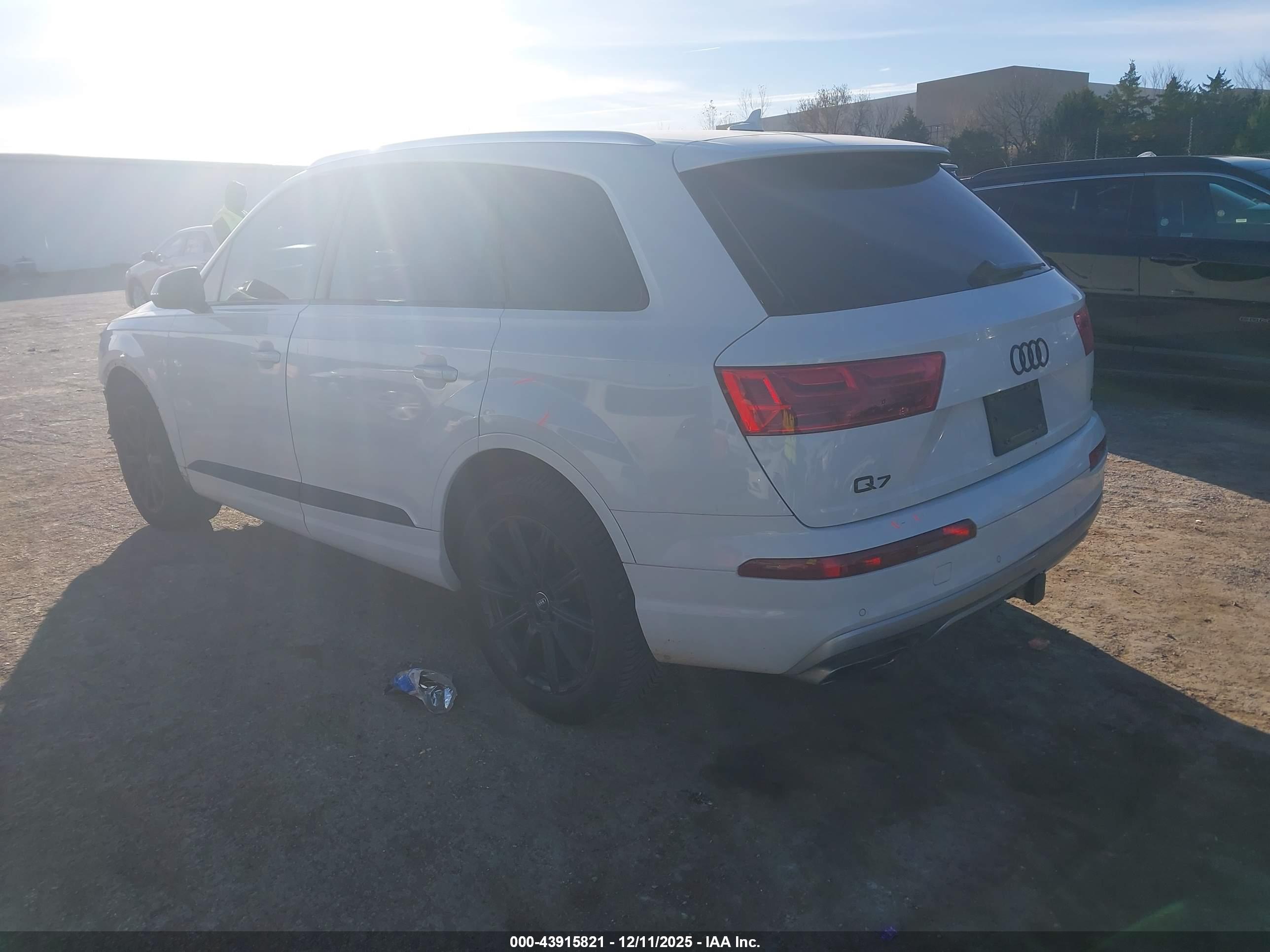 AUDI Q7 image 3