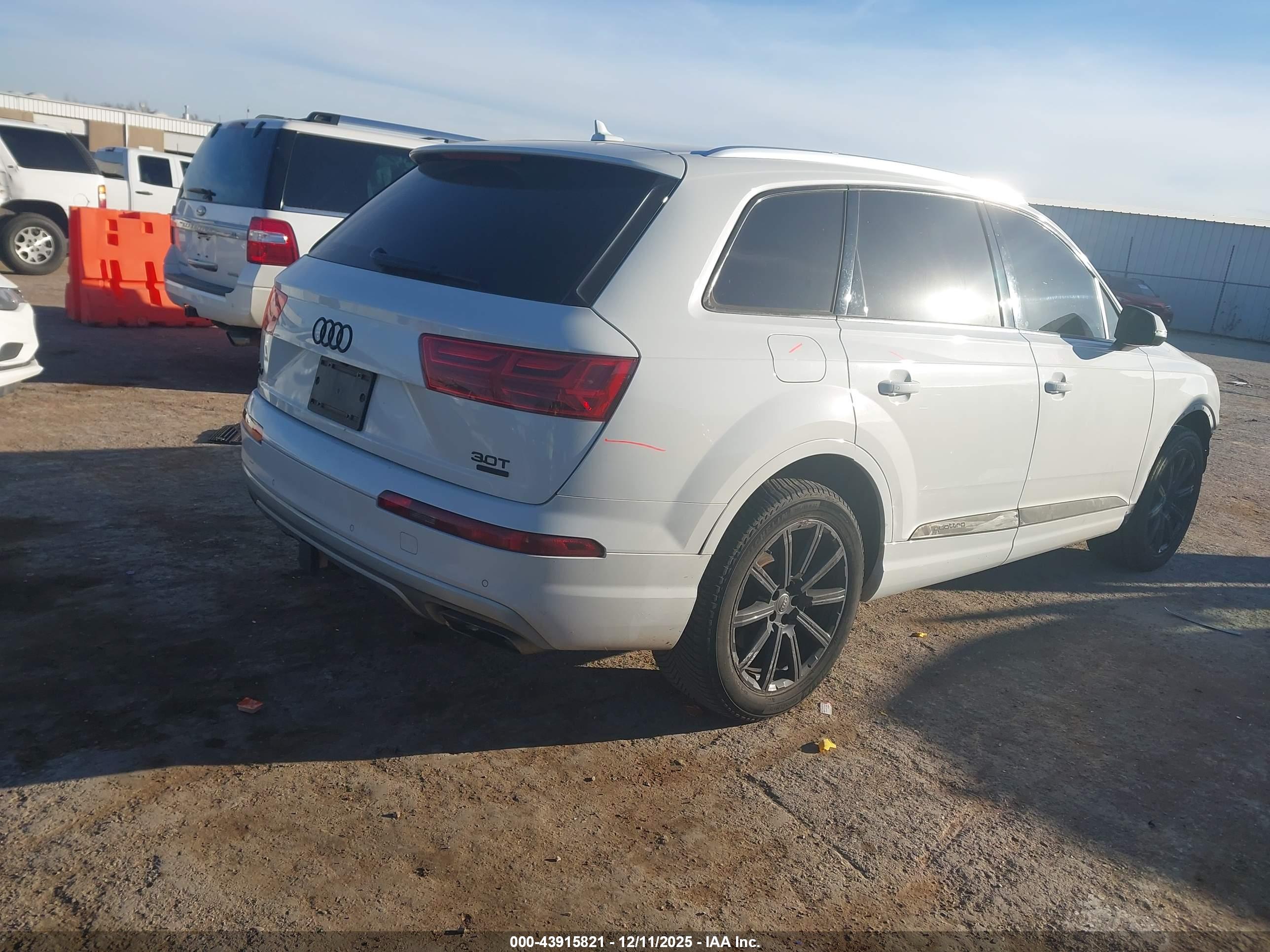 AUDI Q7 image 4