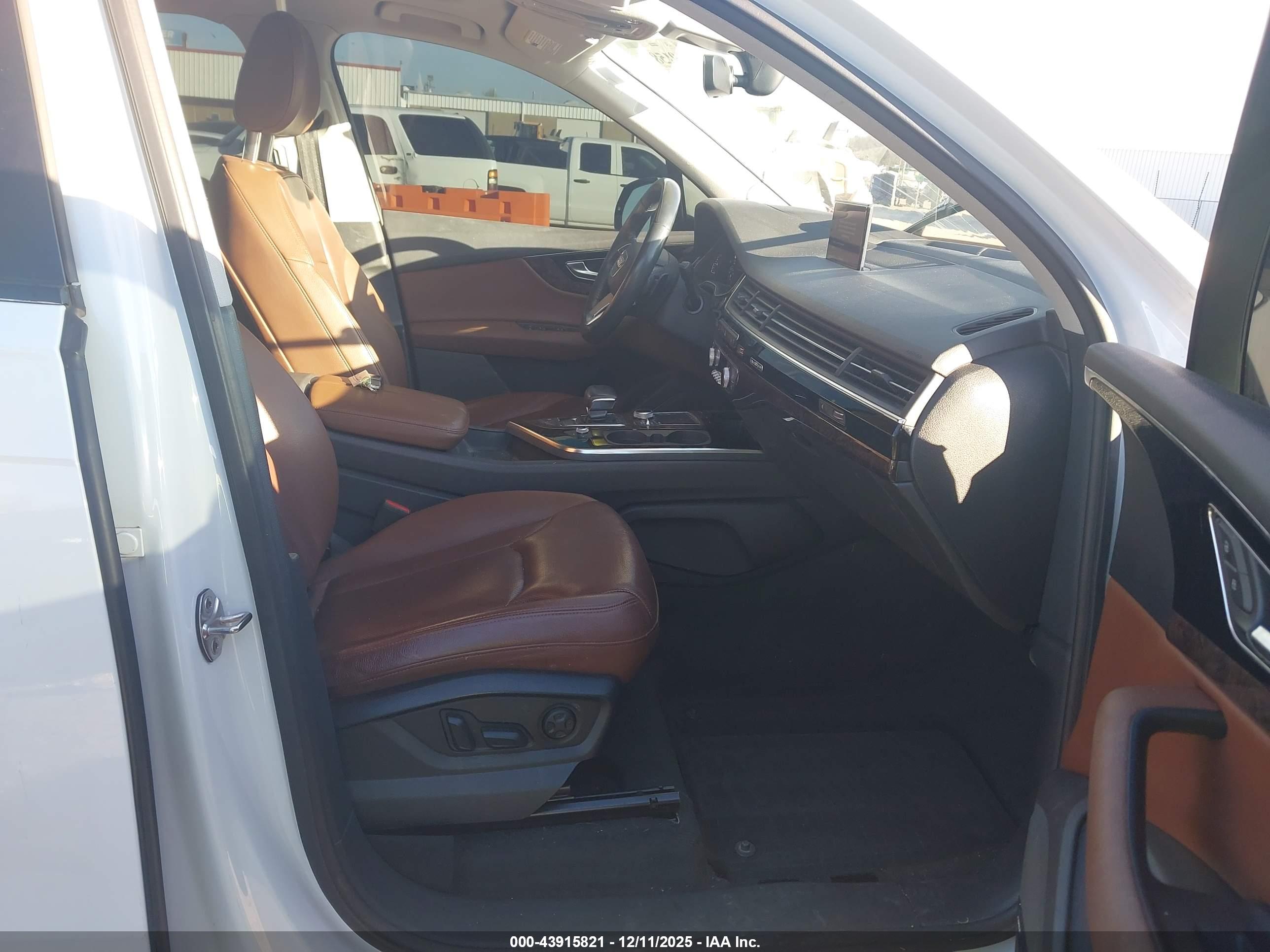 AUDI Q7 image 5