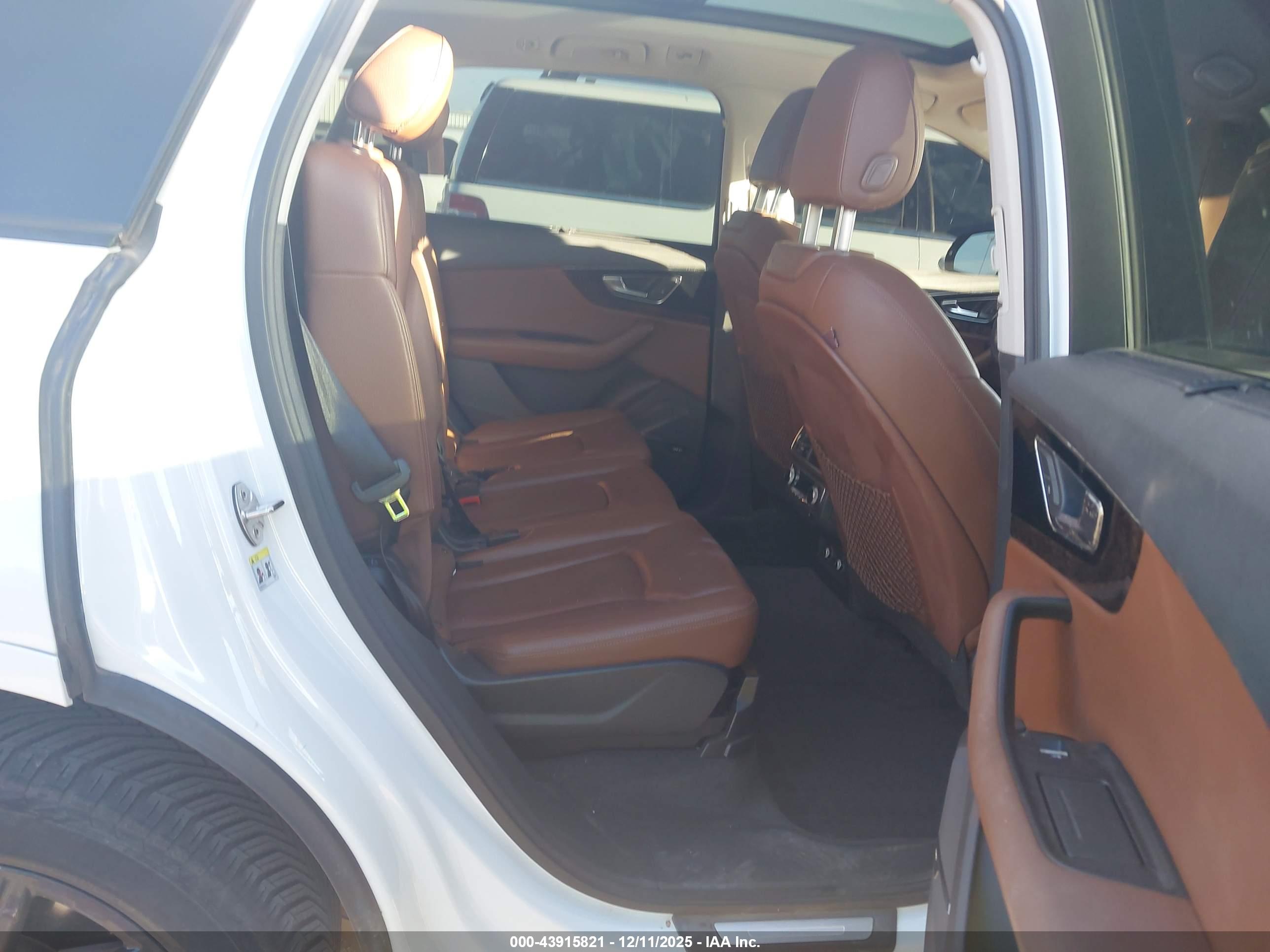 AUDI Q7 image 8