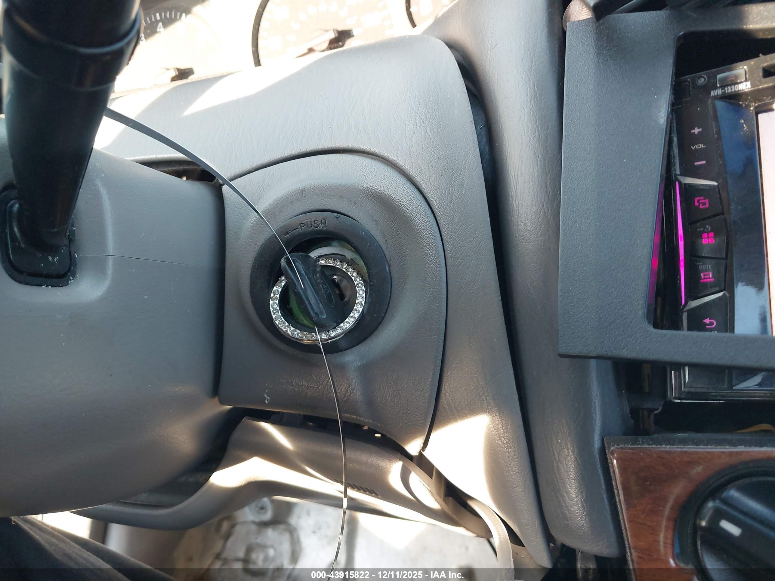 TOYOTA AVALON image 11