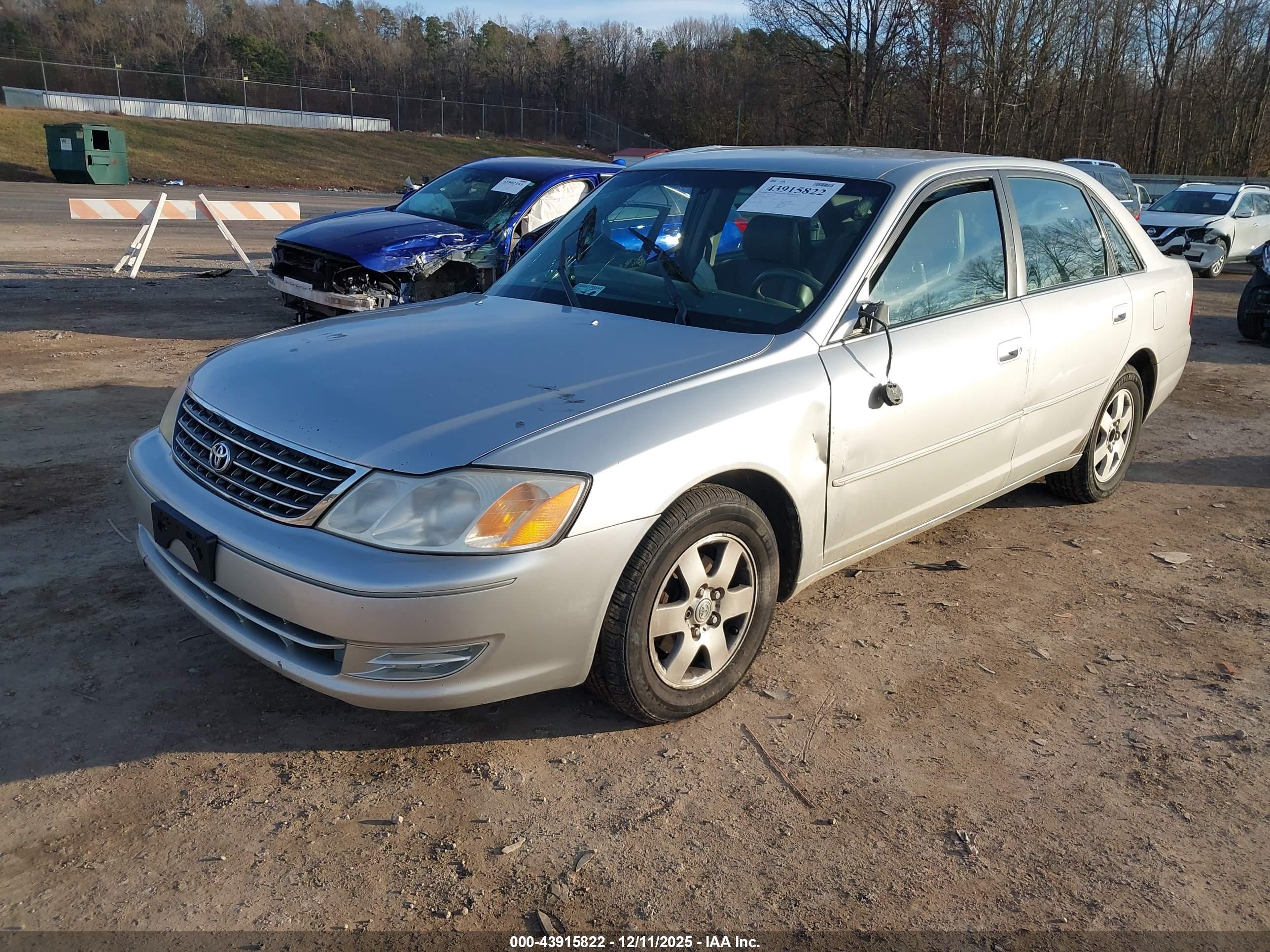 TOYOTA AVALON image 2