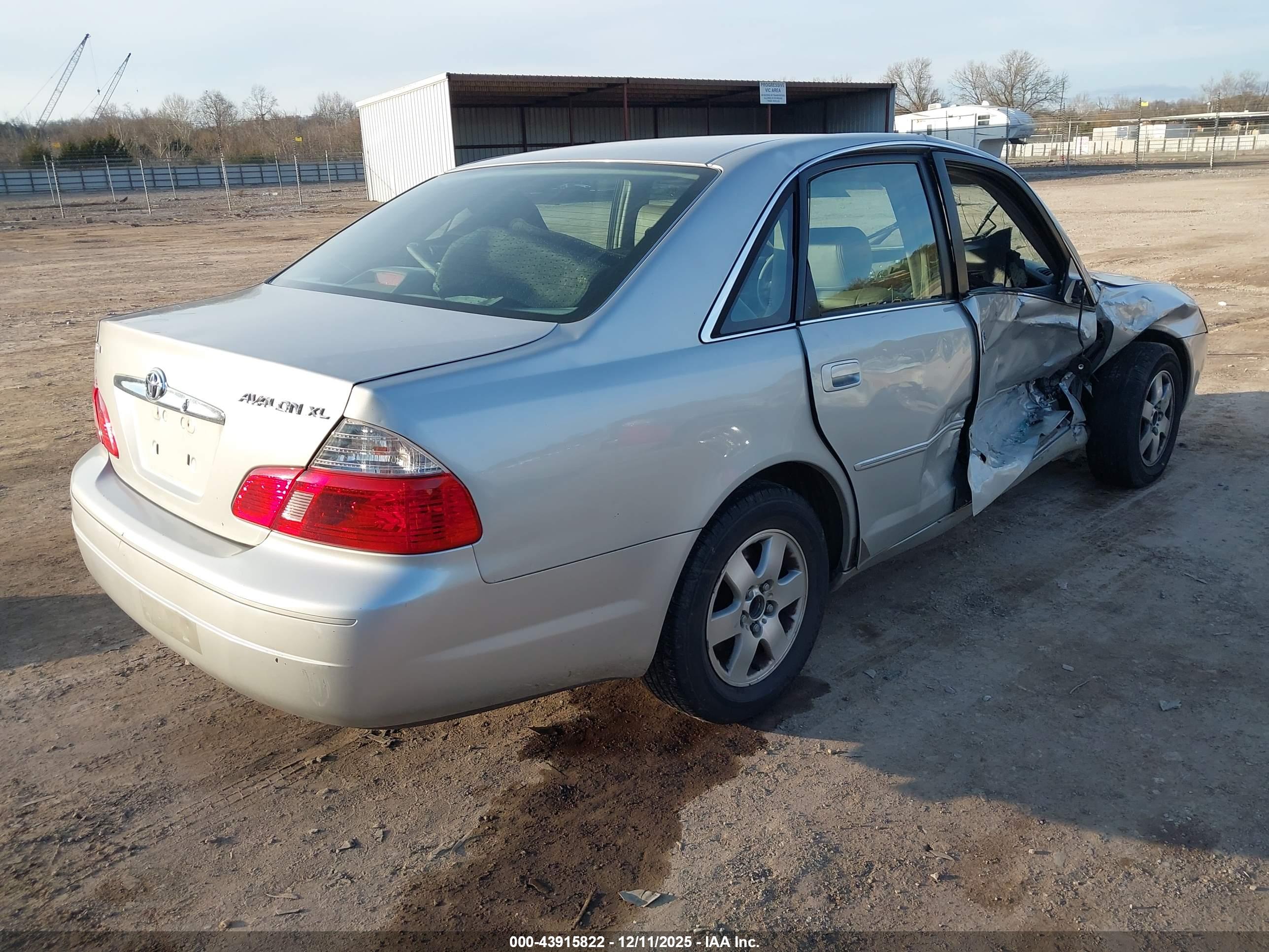 TOYOTA AVALON image 4