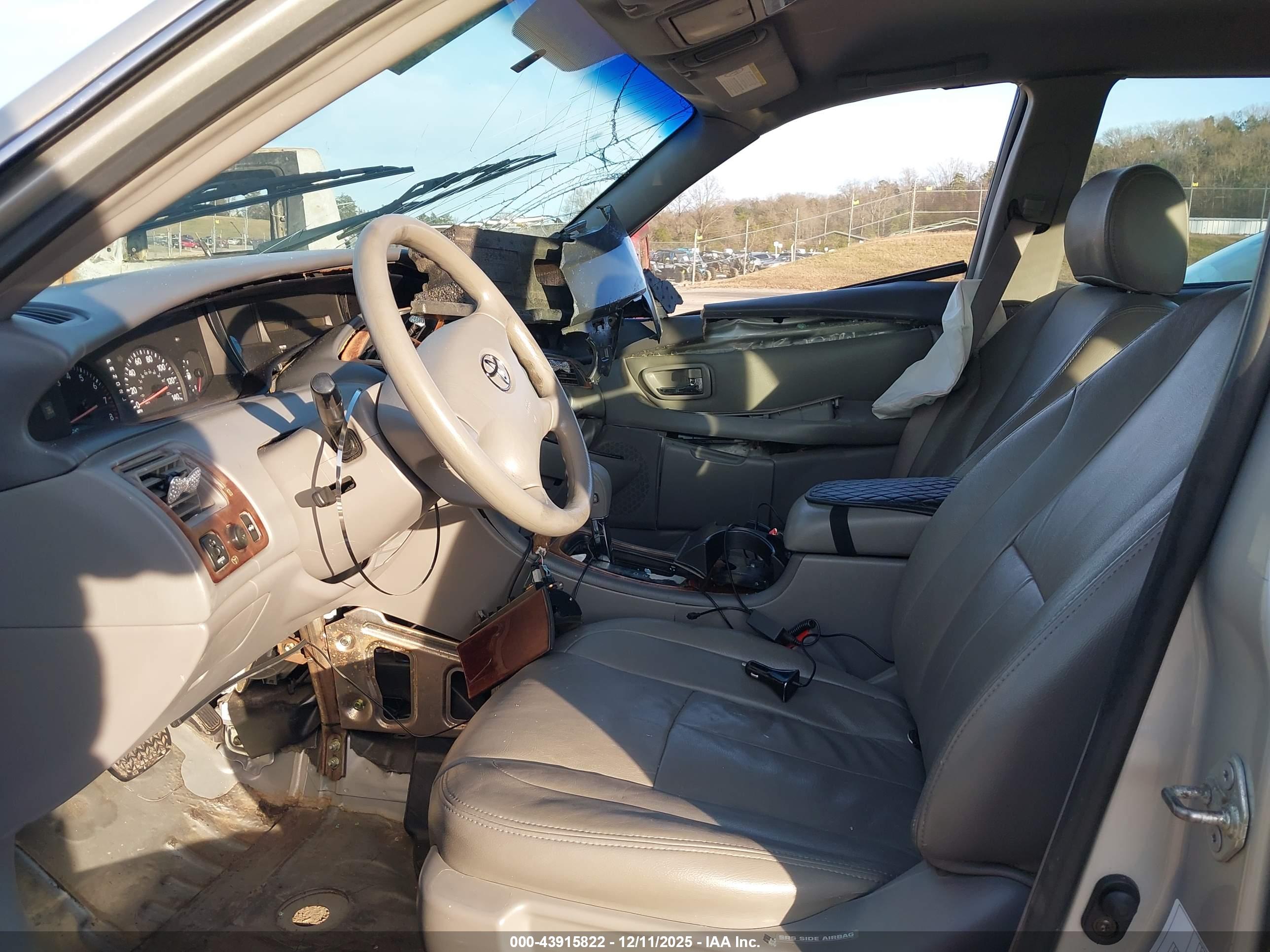 TOYOTA AVALON image 5