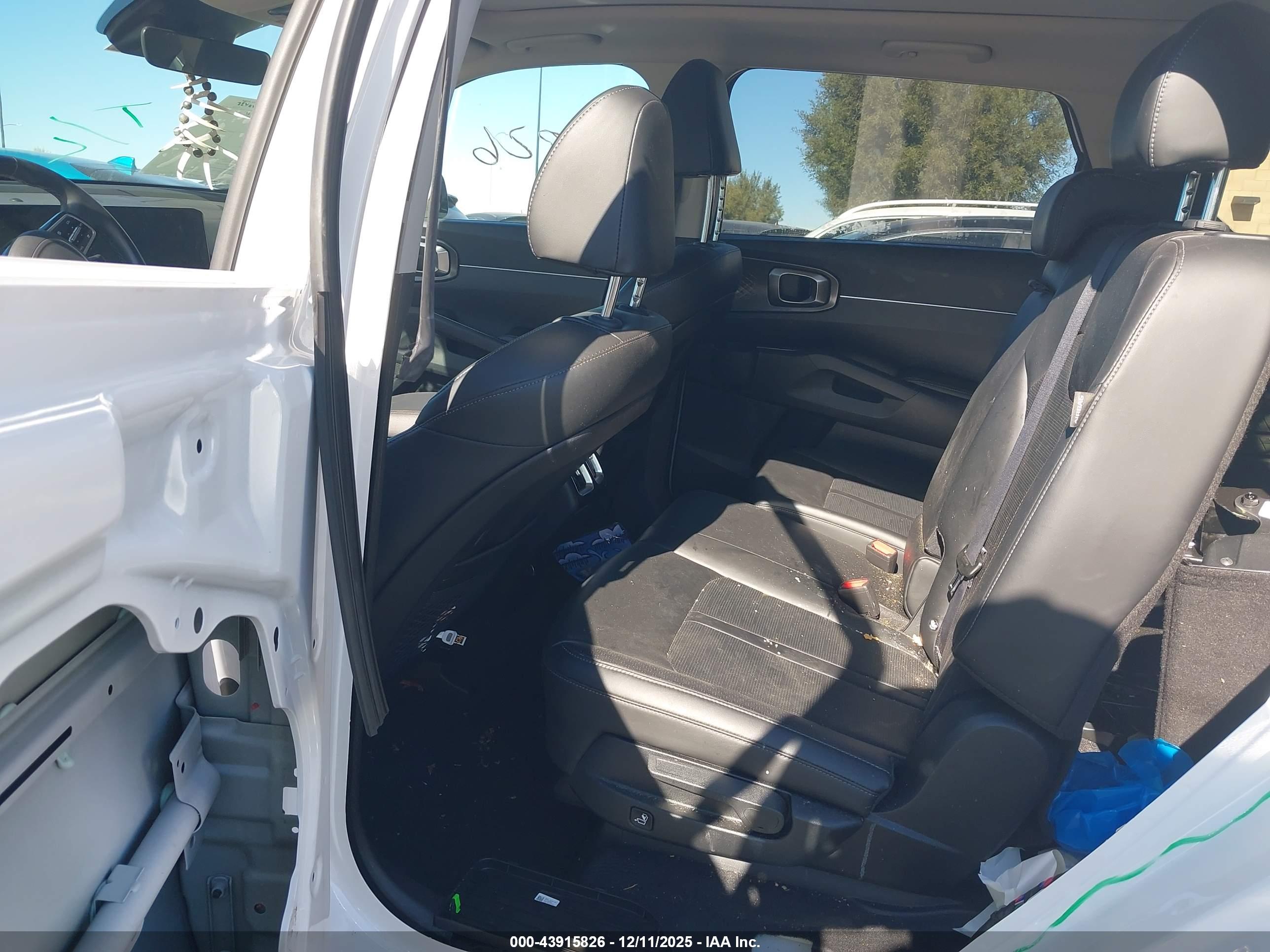 KIA SORENTO image 8
