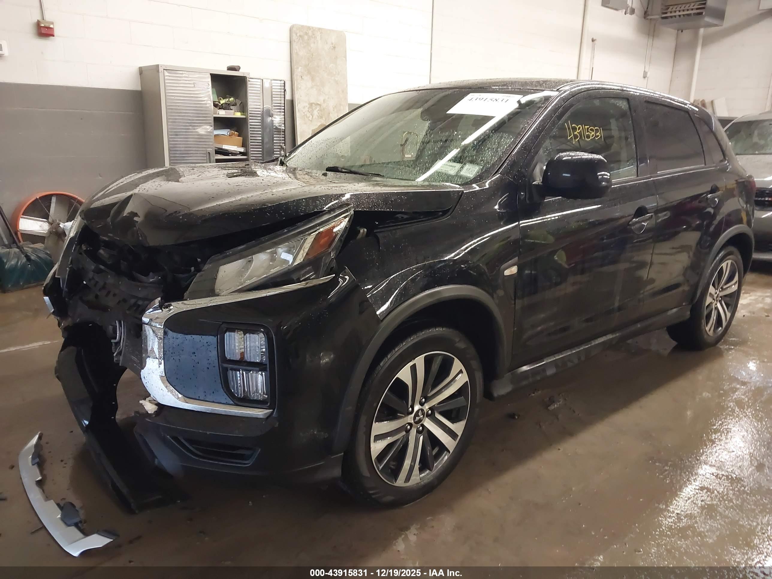 MITSUBISHI OUTLANDER image 2