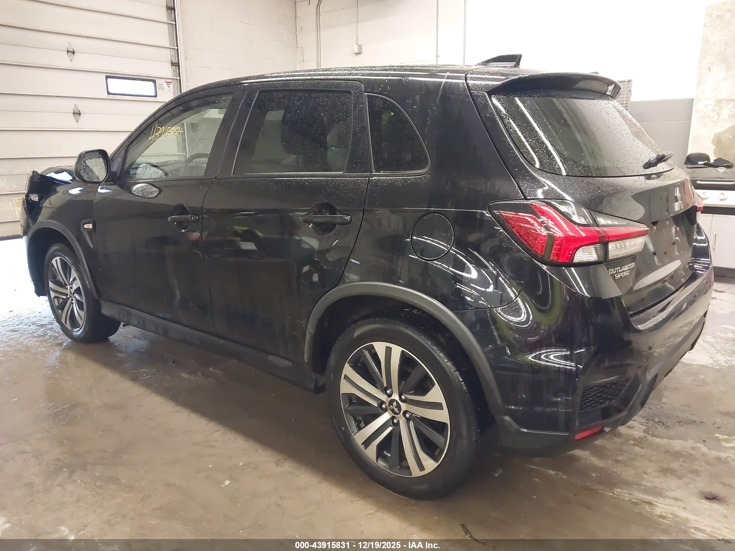 MITSUBISHI OUTLANDER image 3