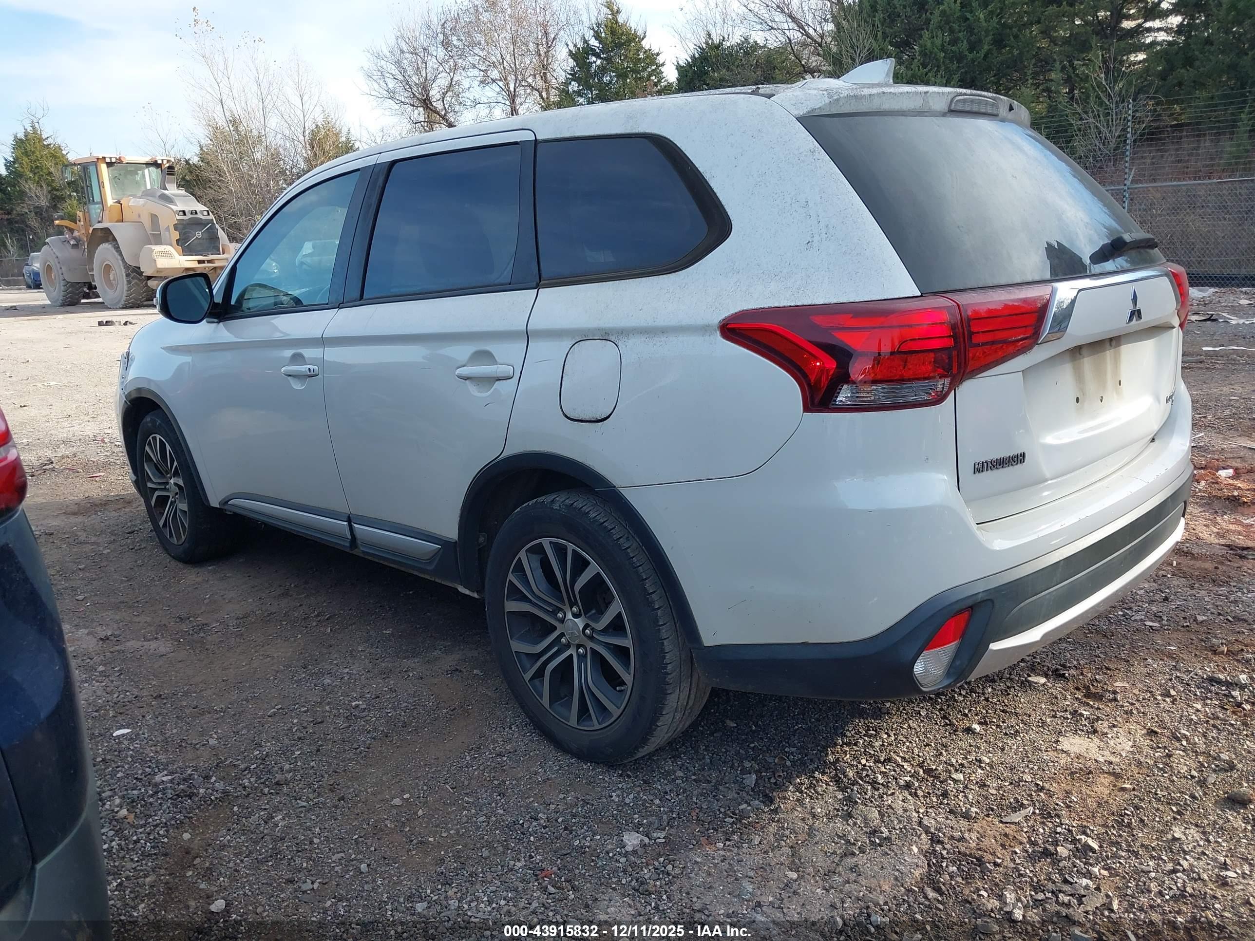 MITSUBISHI OUTLANDER image 3