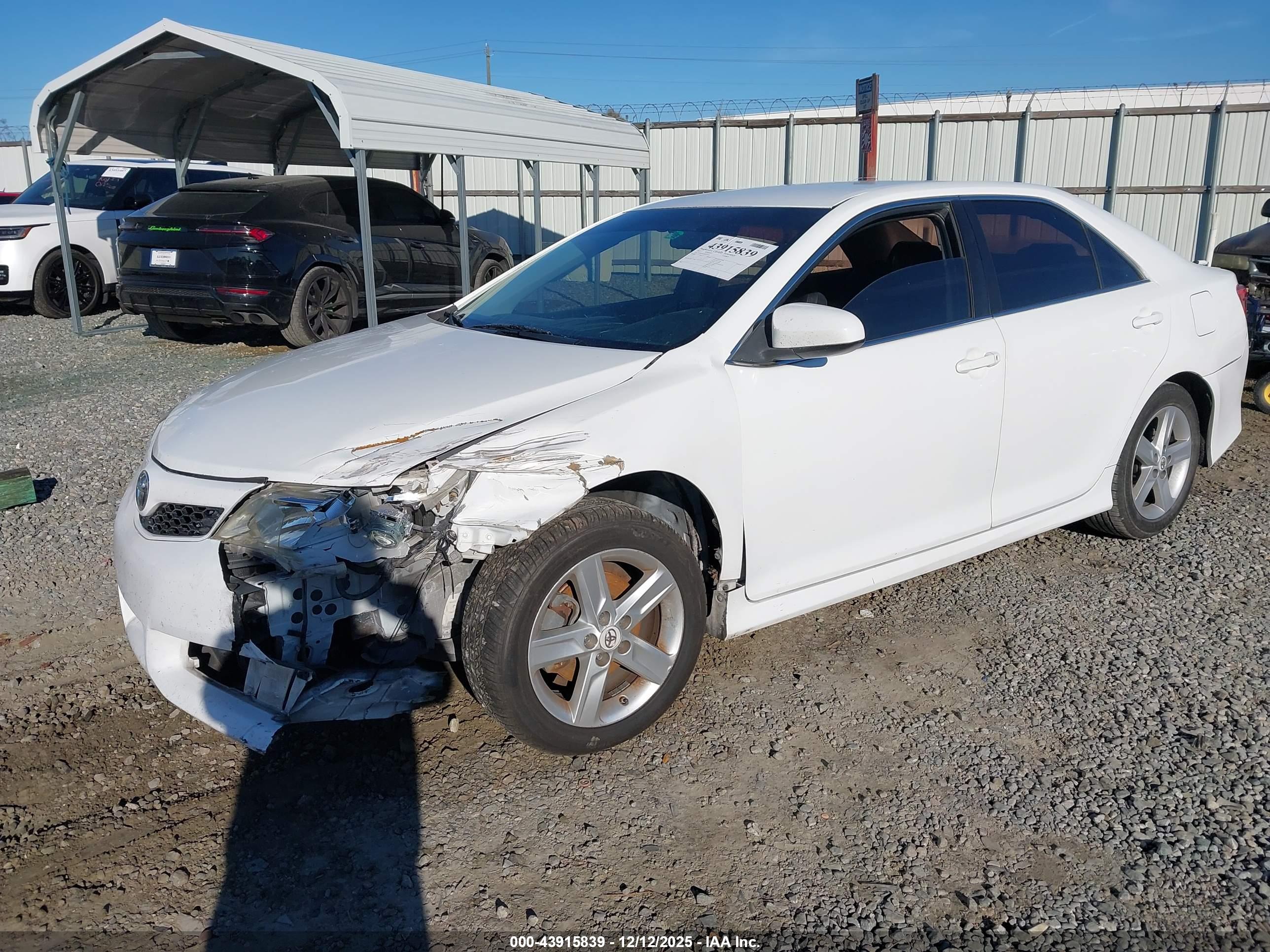 TOYOTA CAMRY image 2