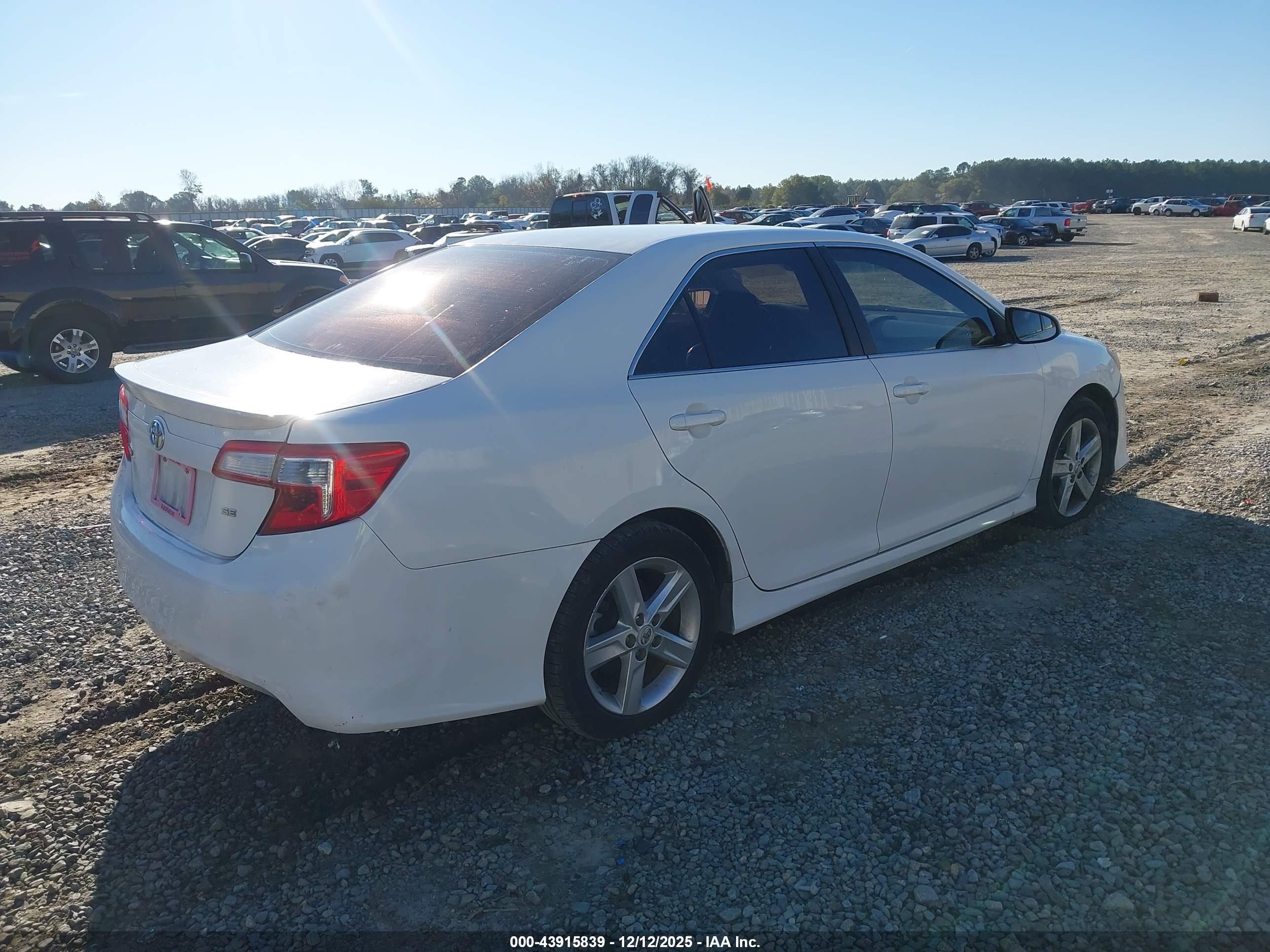 TOYOTA CAMRY image 4