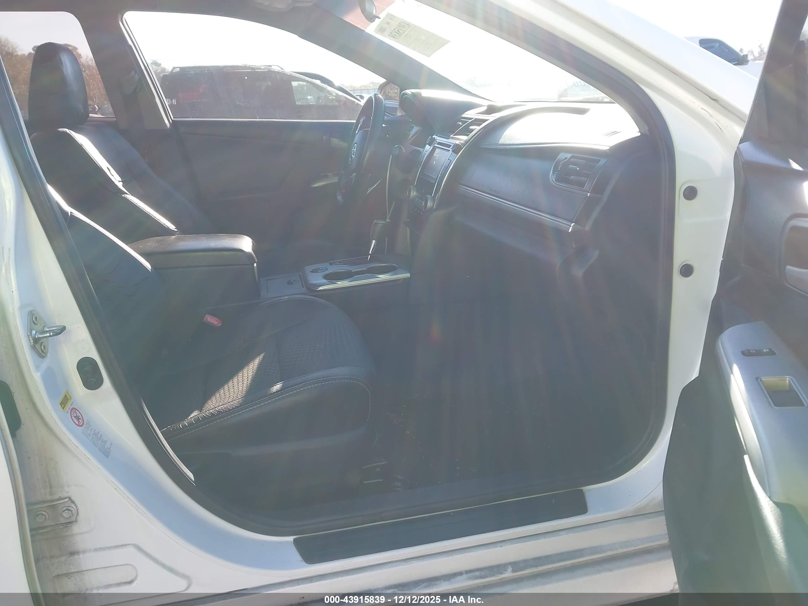 TOYOTA CAMRY image 5