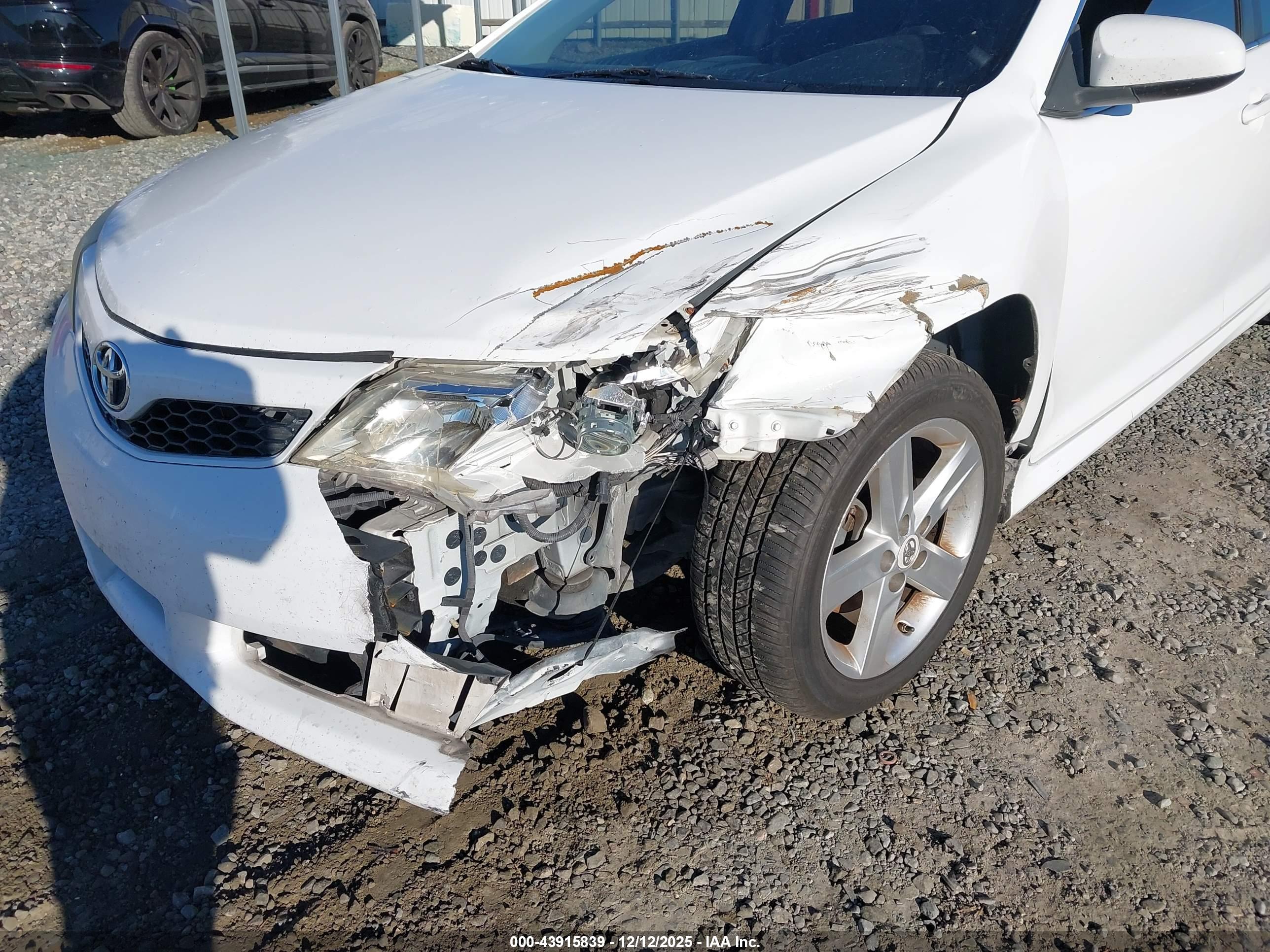 TOYOTA CAMRY image 6