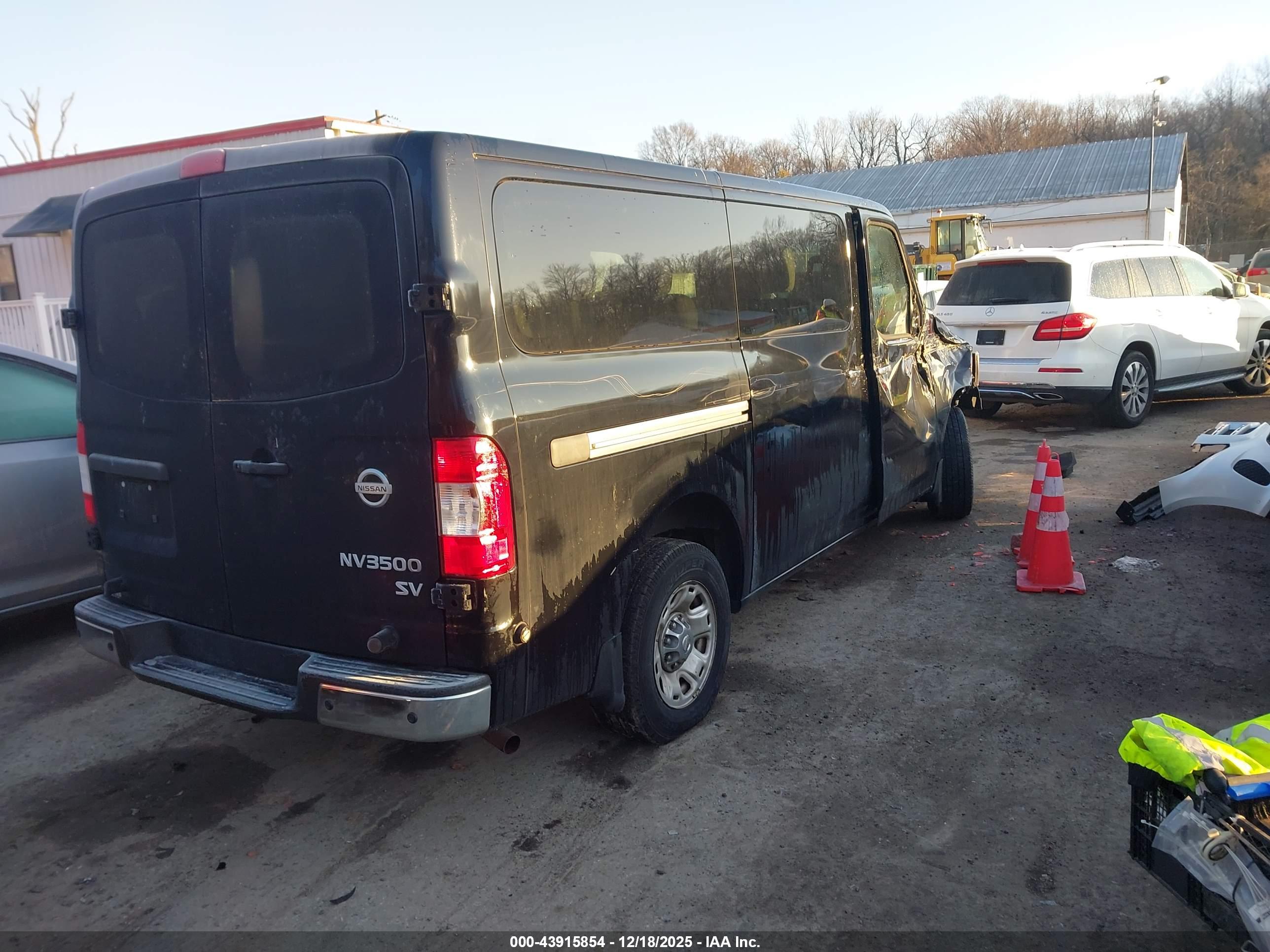 NISSAN NV image 4