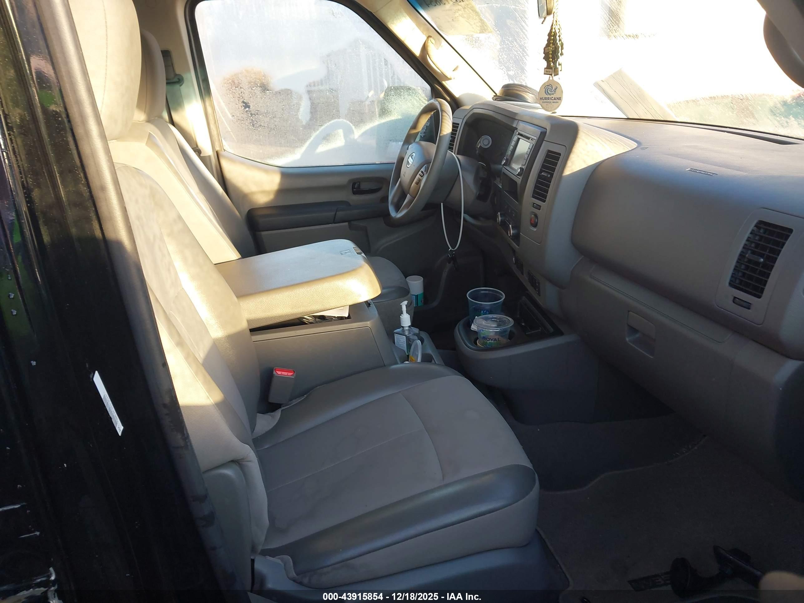 NISSAN NV image 5