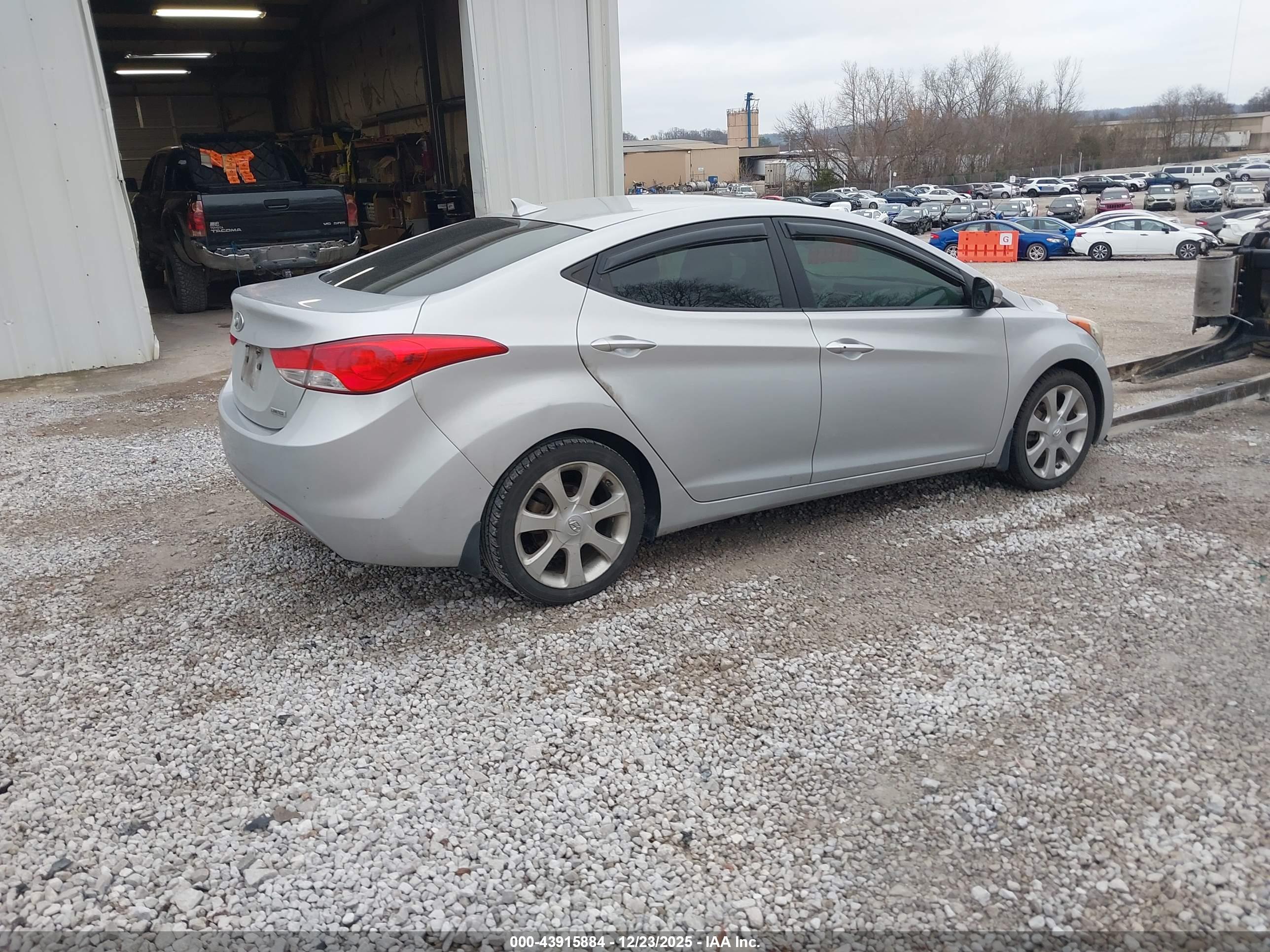 HYUNDAI ELANTRA image 4