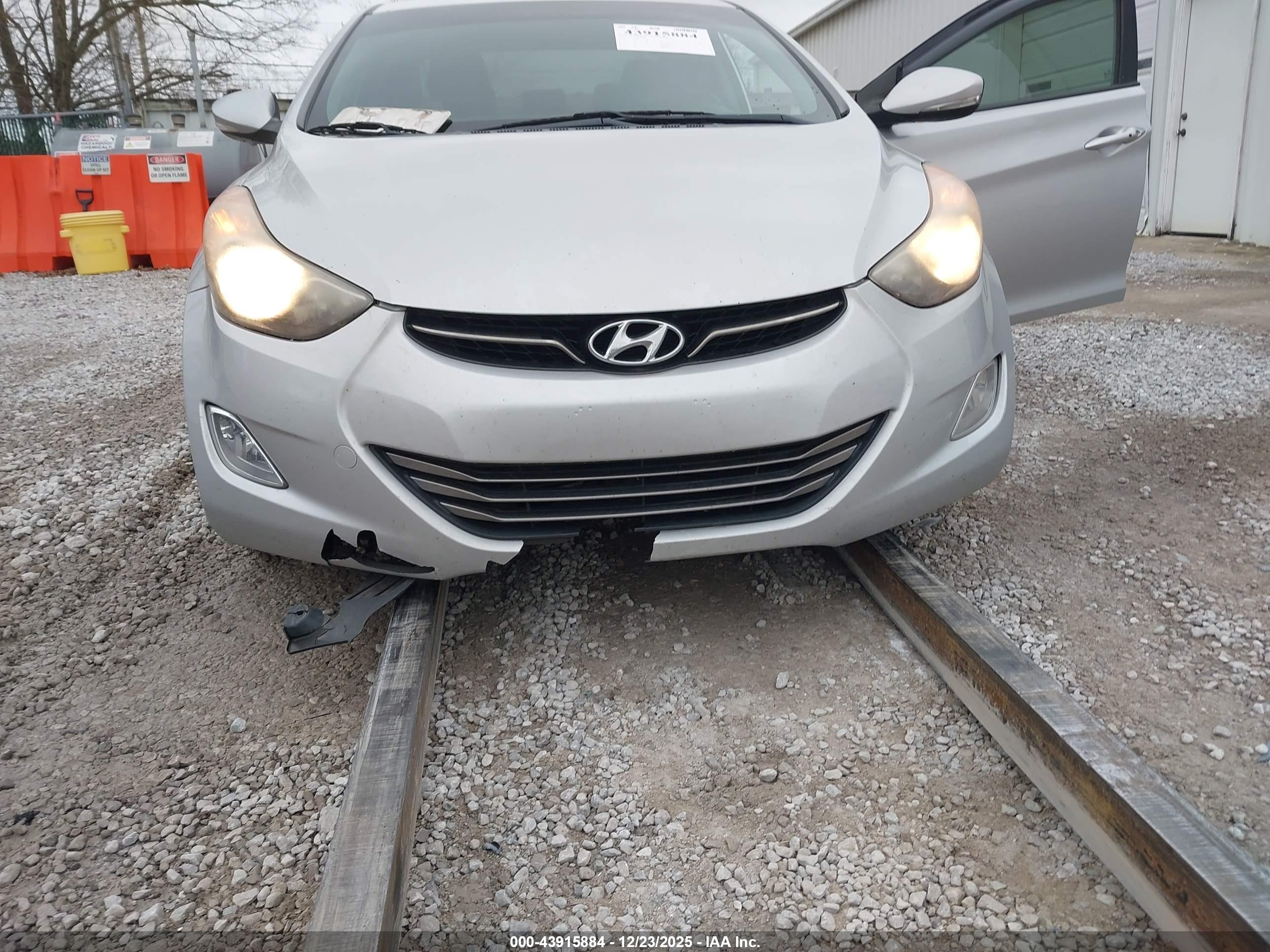 HYUNDAI ELANTRA image 6