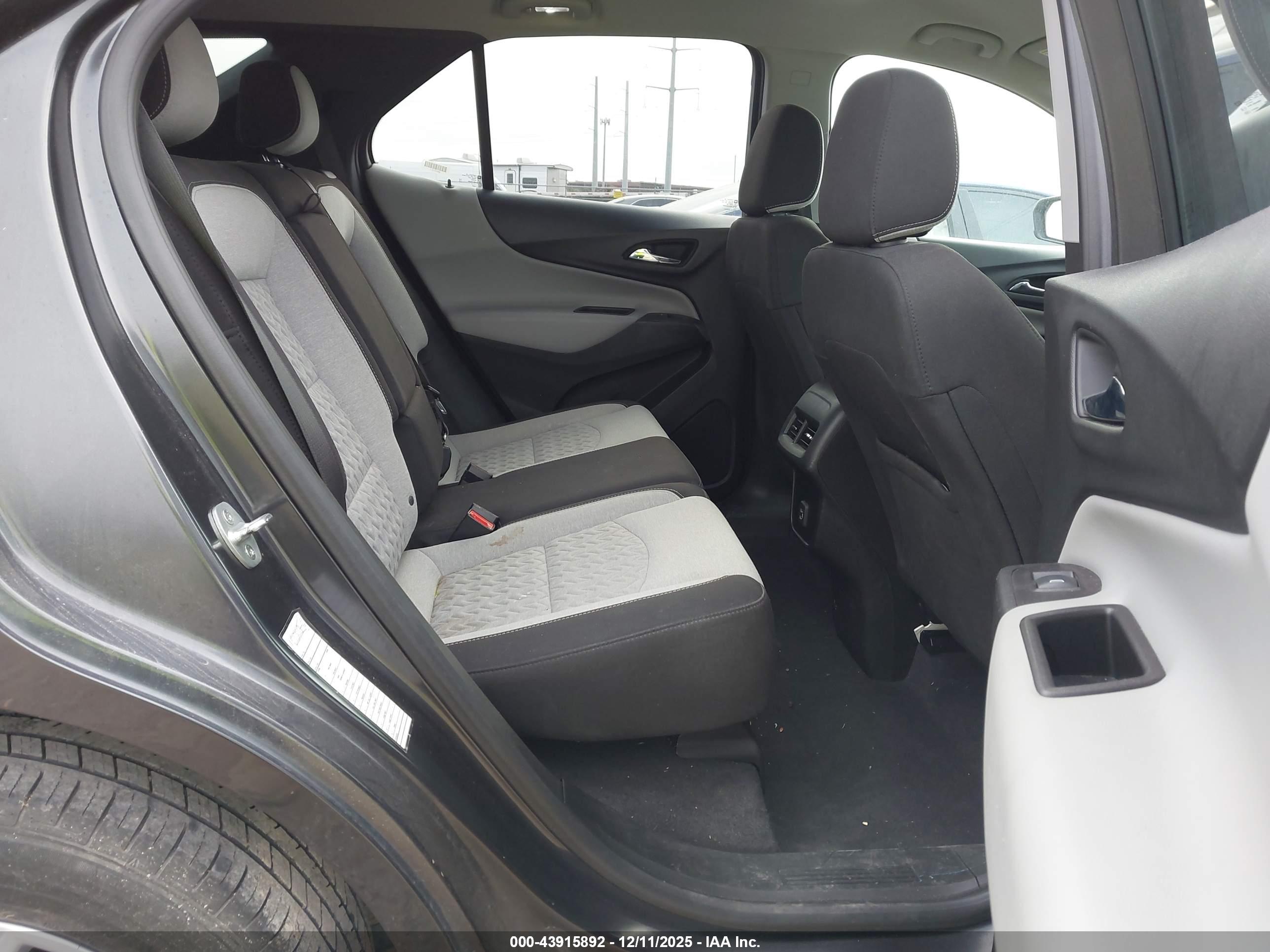 CHEVROLET EQUINOX image 8