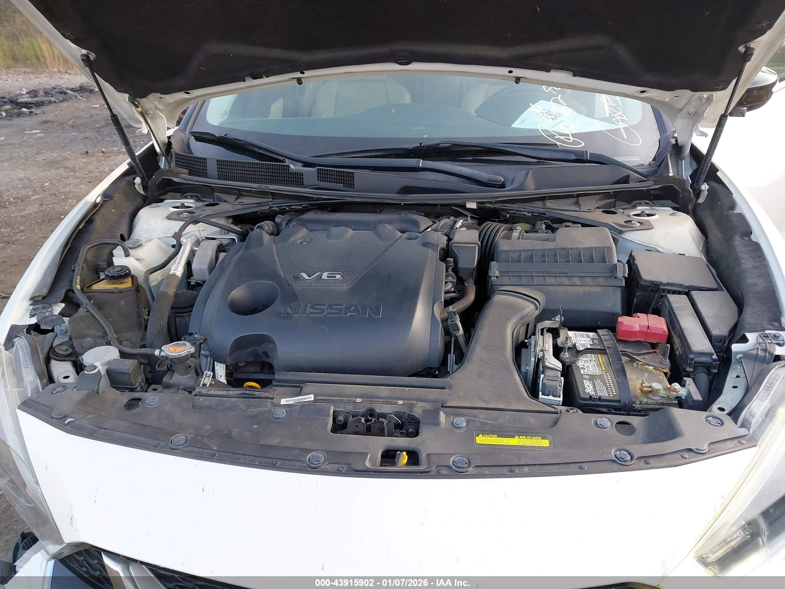 NISSAN MAXIMA image 10