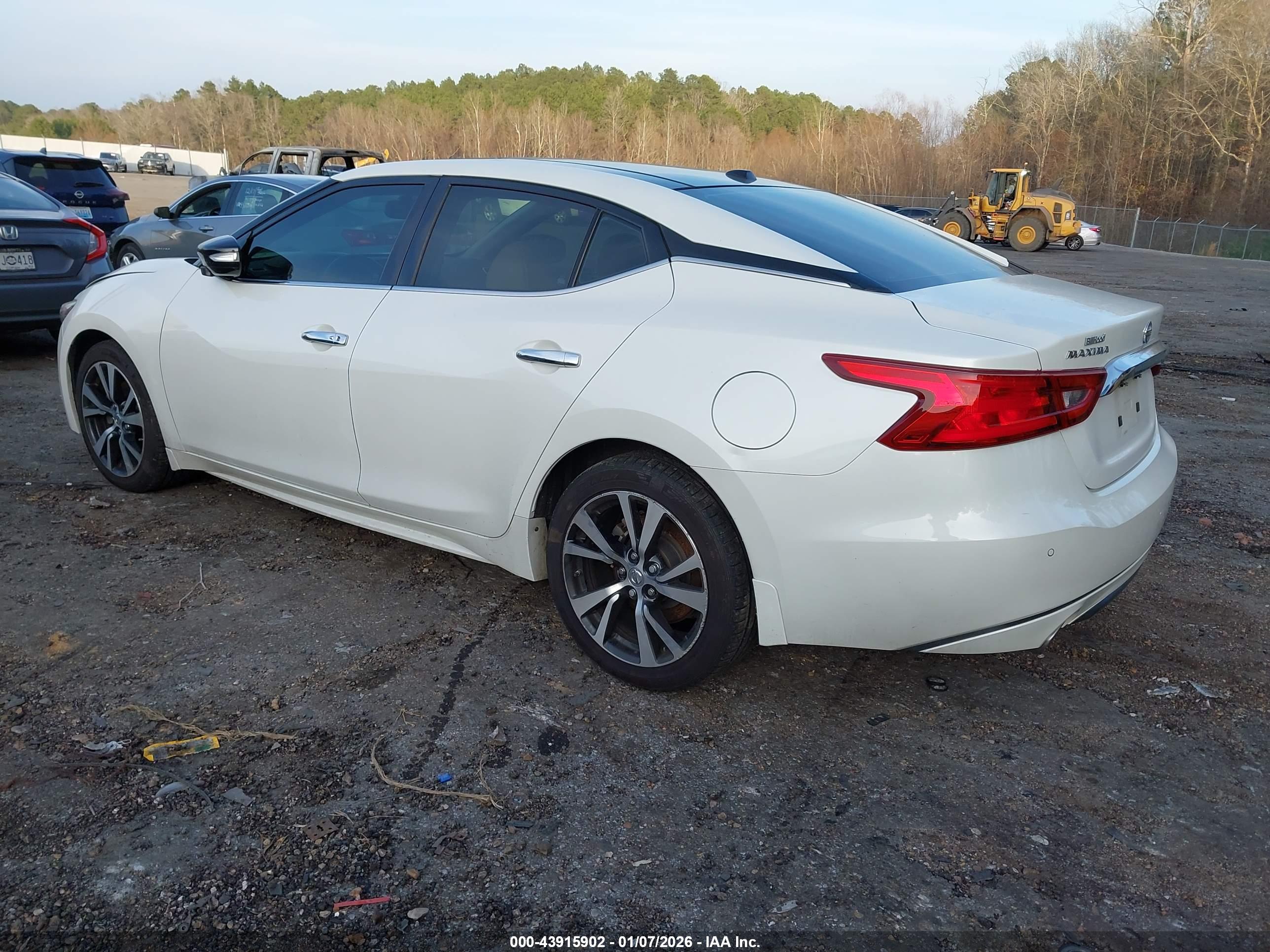 NISSAN MAXIMA image 3