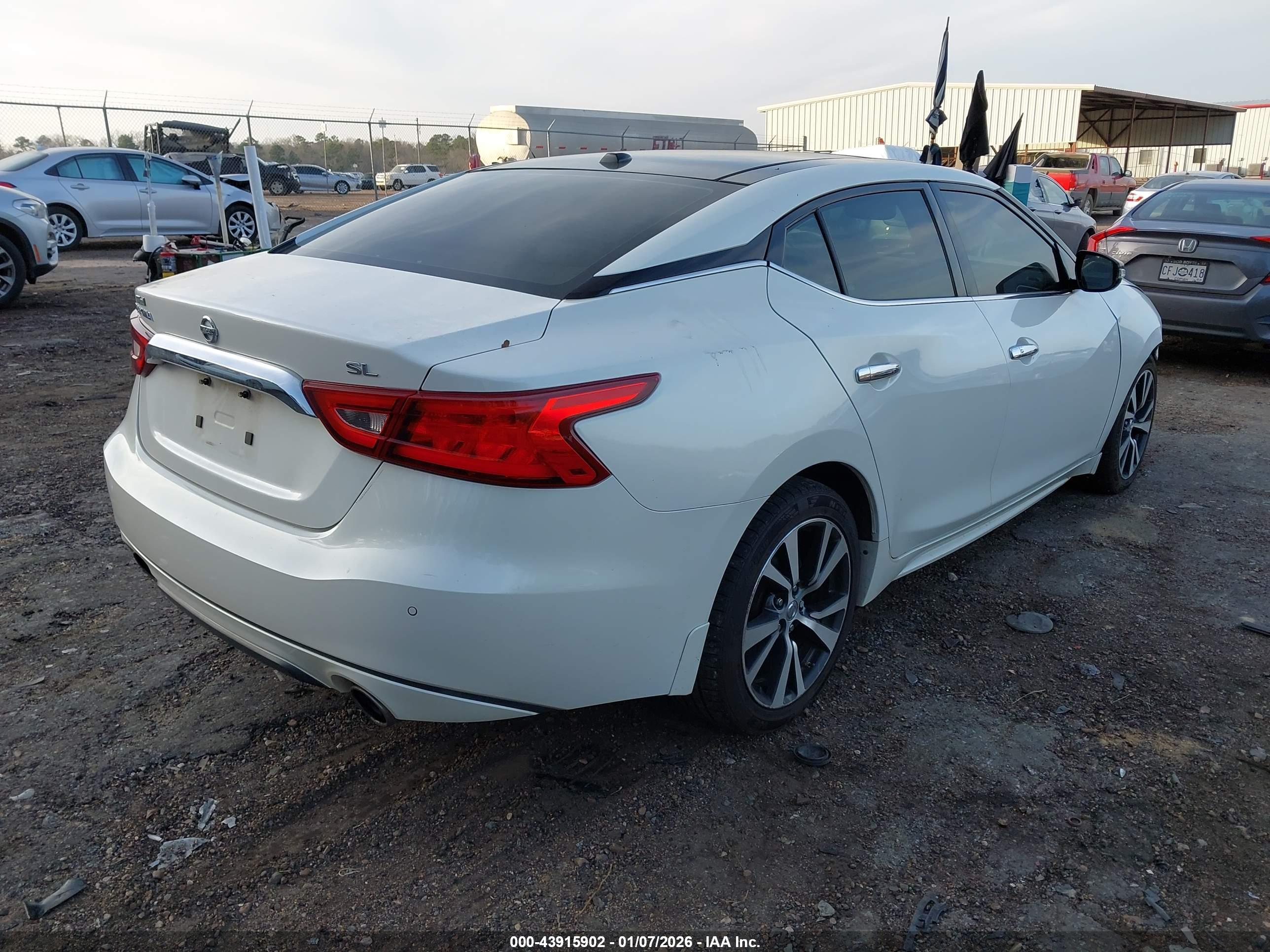NISSAN MAXIMA image 4