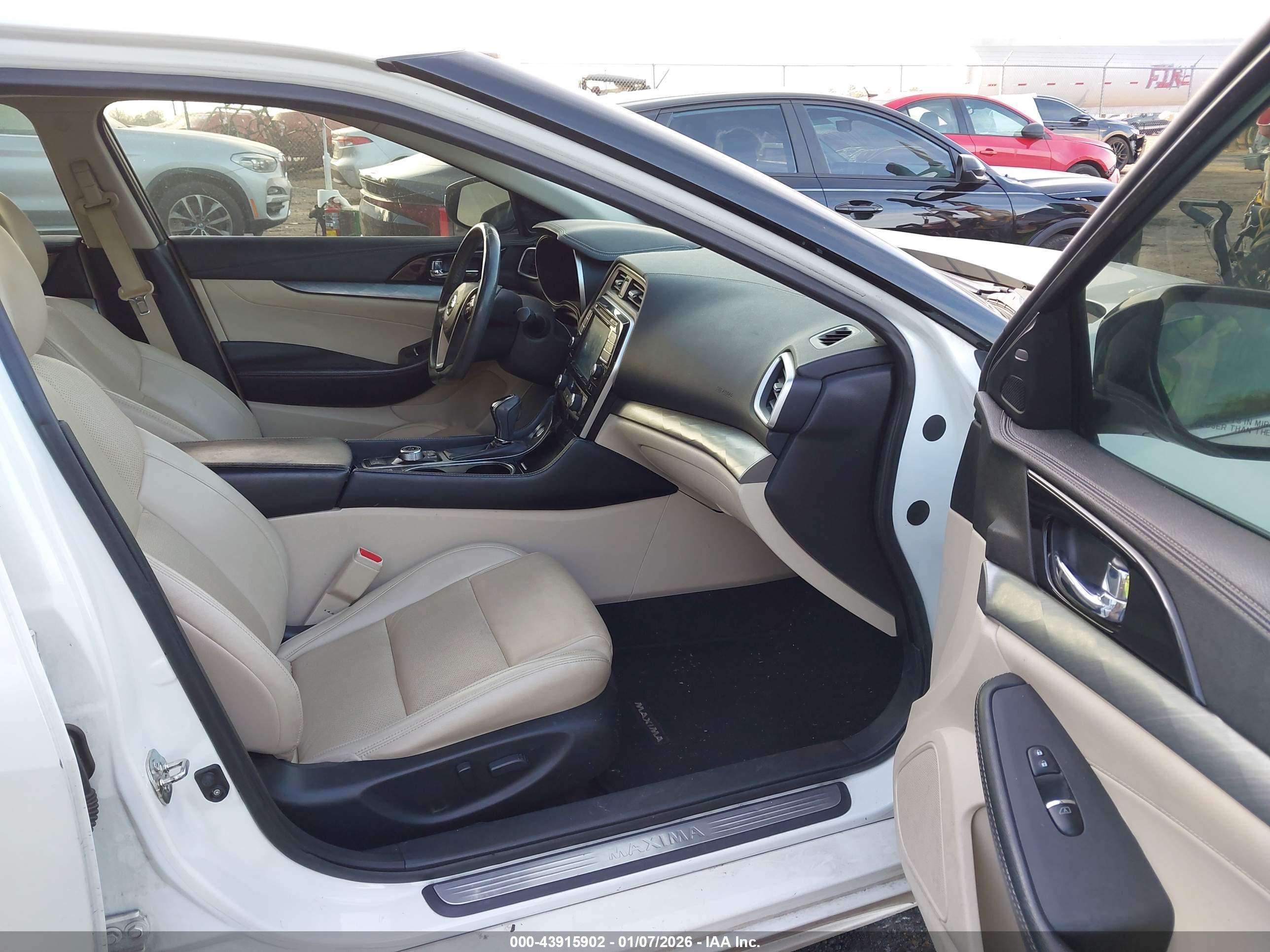 NISSAN MAXIMA image 5