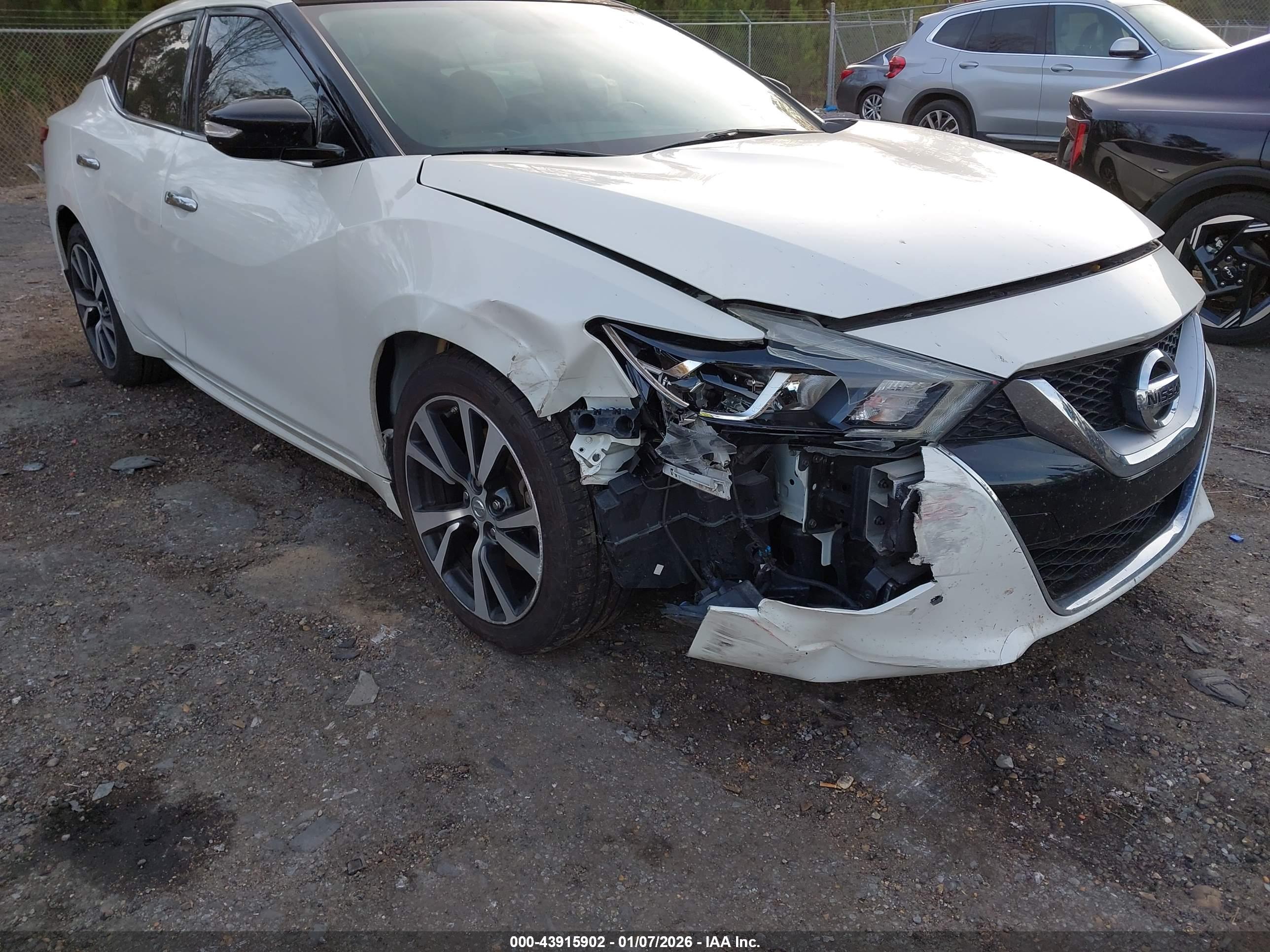 NISSAN MAXIMA image 6