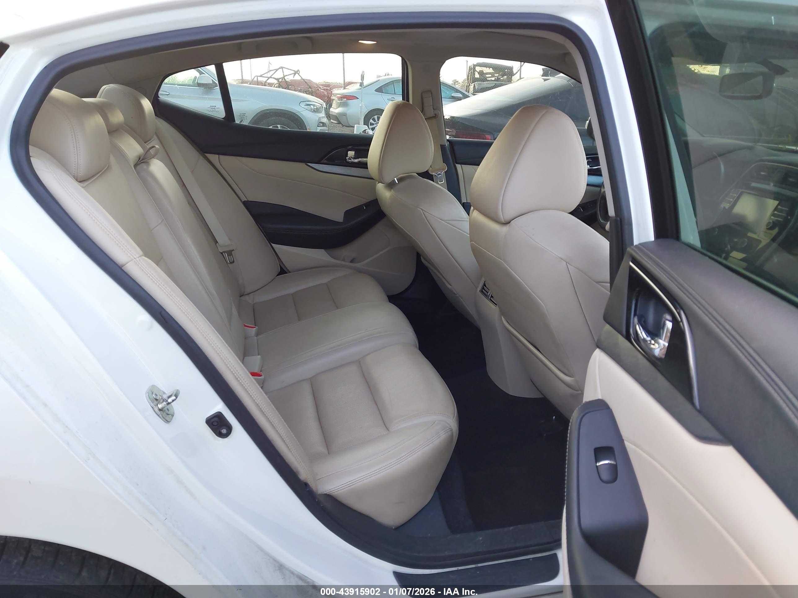 NISSAN MAXIMA image 8