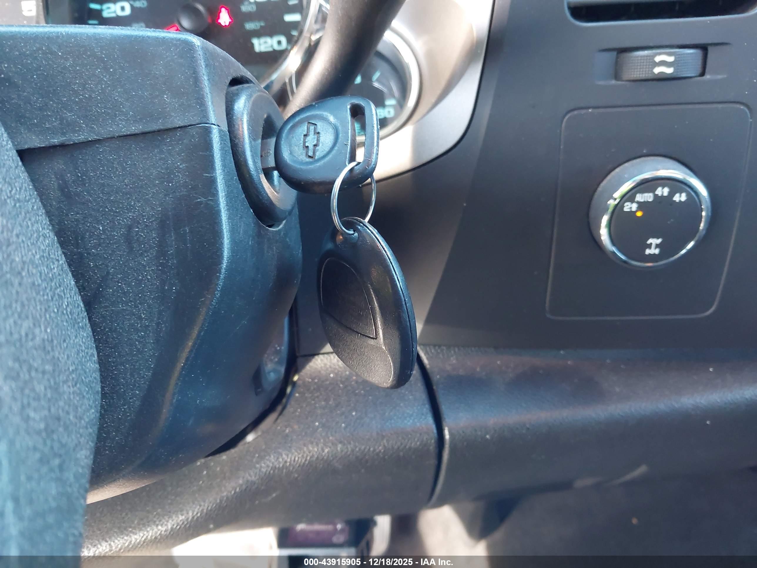 CHEVROLET SILVERADO image 11