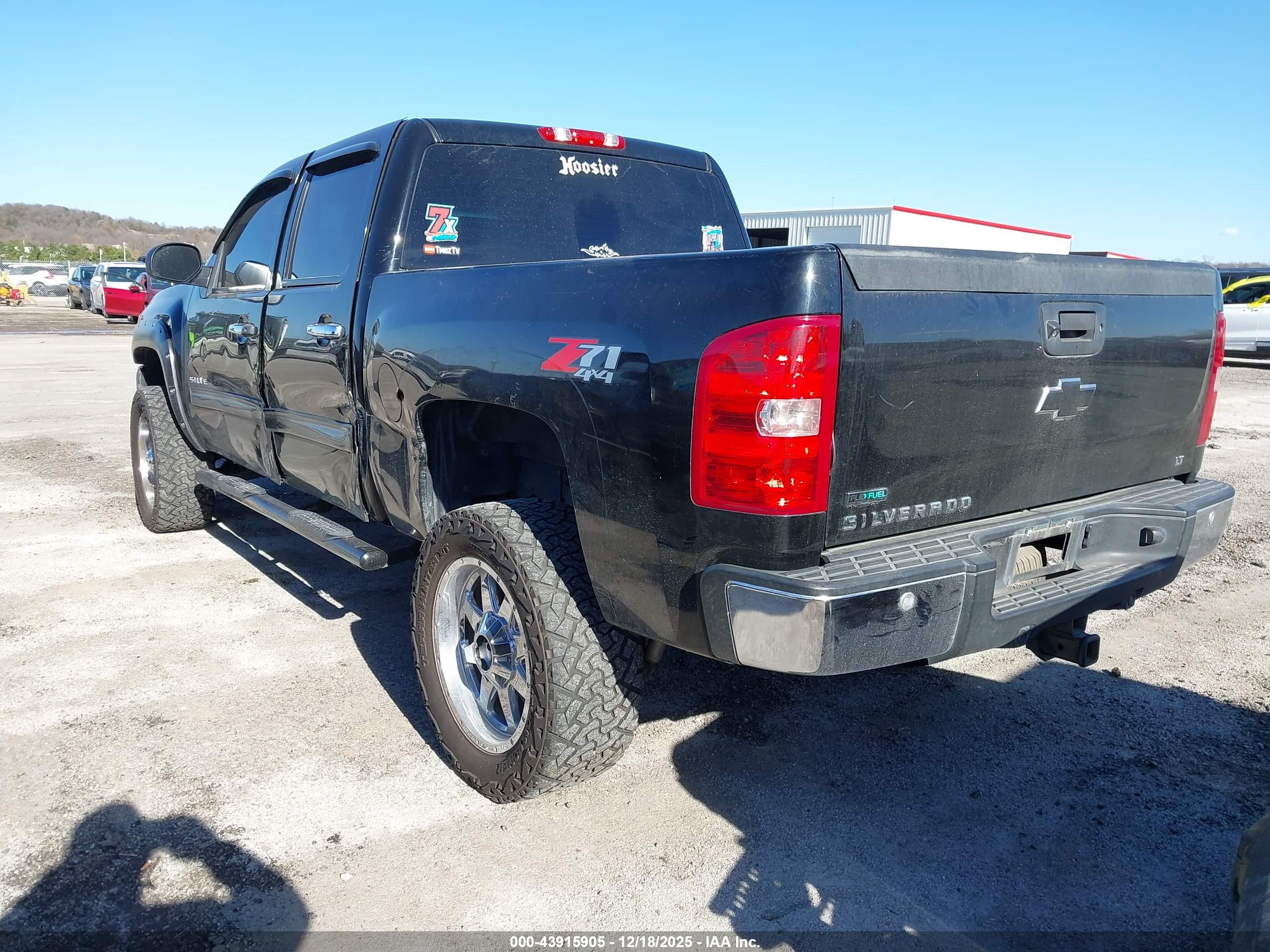 CHEVROLET SILVERADO image 3